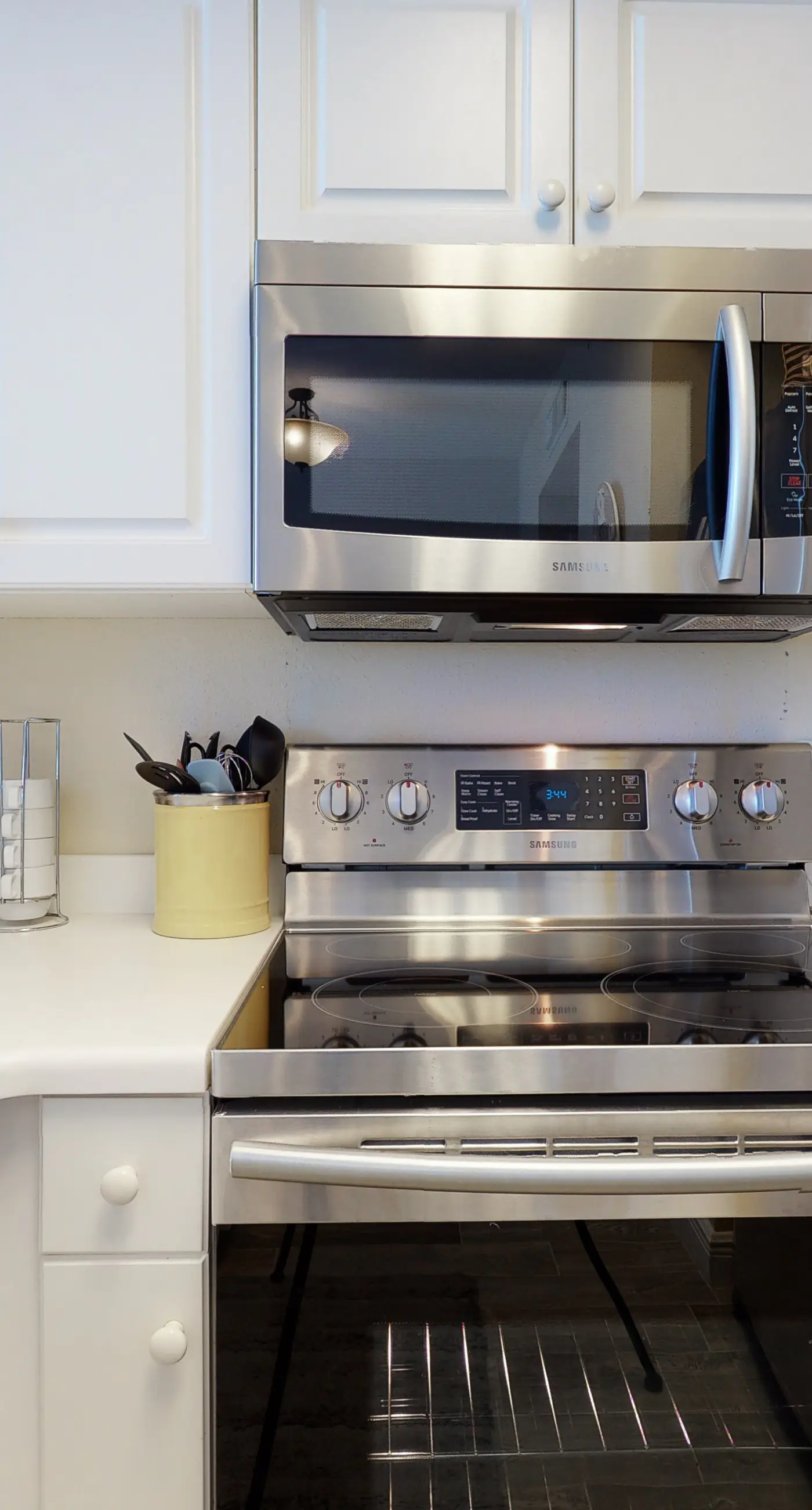 Oceanfront condo with scenic balcony & washer/dryer - pool/hot tub/tennis access