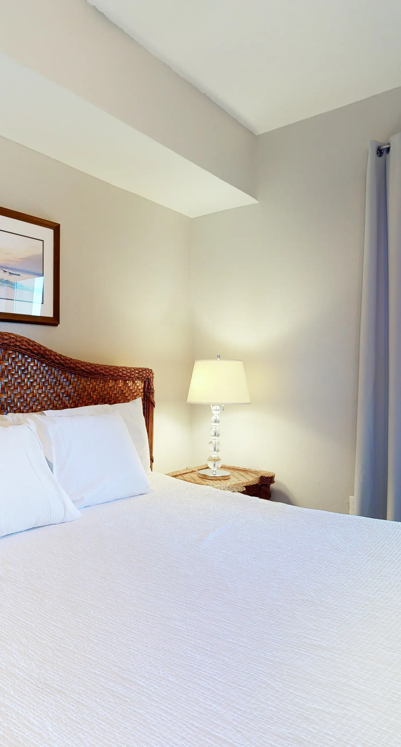 Oceanfront condo with scenic balcony & washer/dryer - pool/hot tub/tennis access