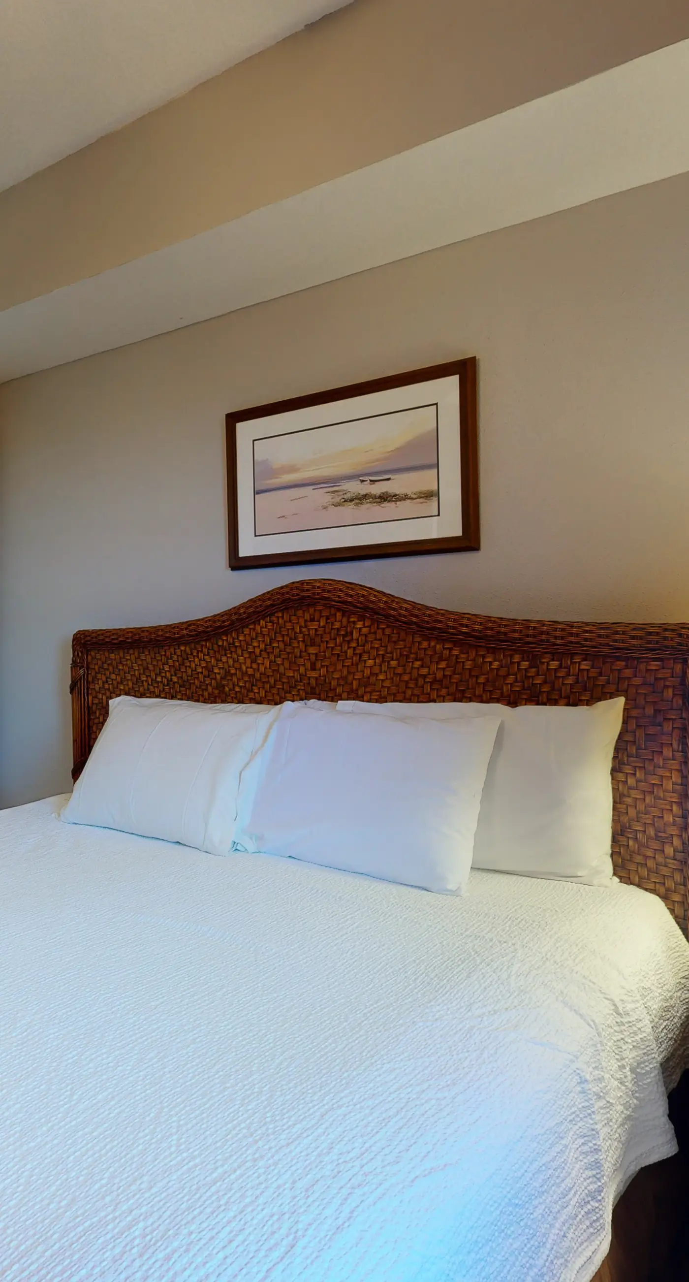 Oceanfront condo with scenic balcony & washer/dryer - pool/hot tub/tennis access