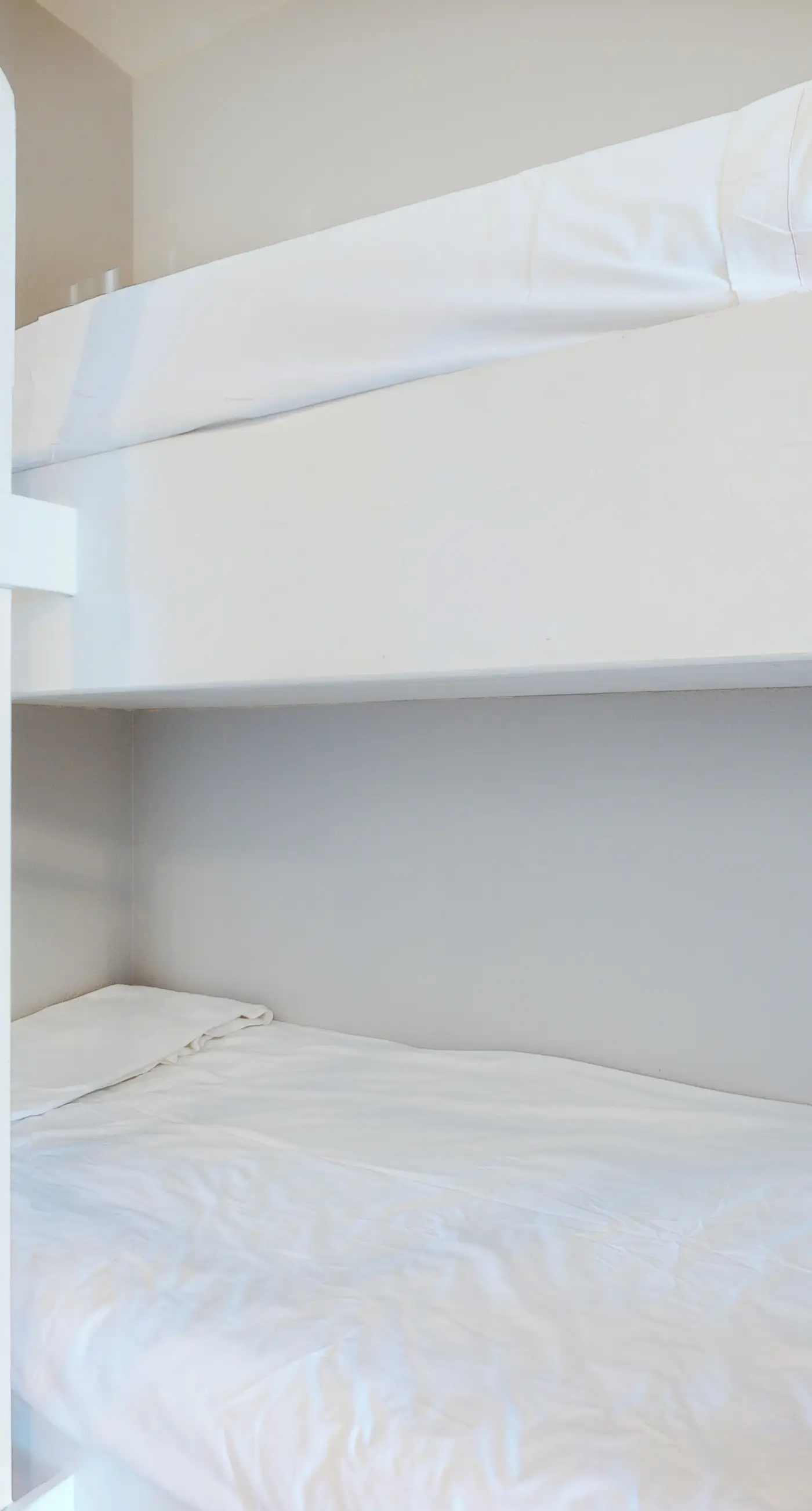 Oceanfront condo with scenic balcony & washer/dryer - pool/hot tub/tennis access