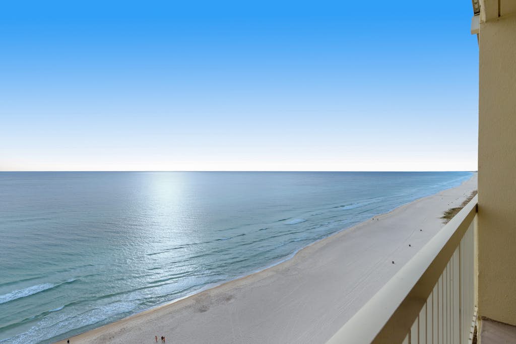 Beachfront condo with Gulf views, pools, hot tub & free beach chair service