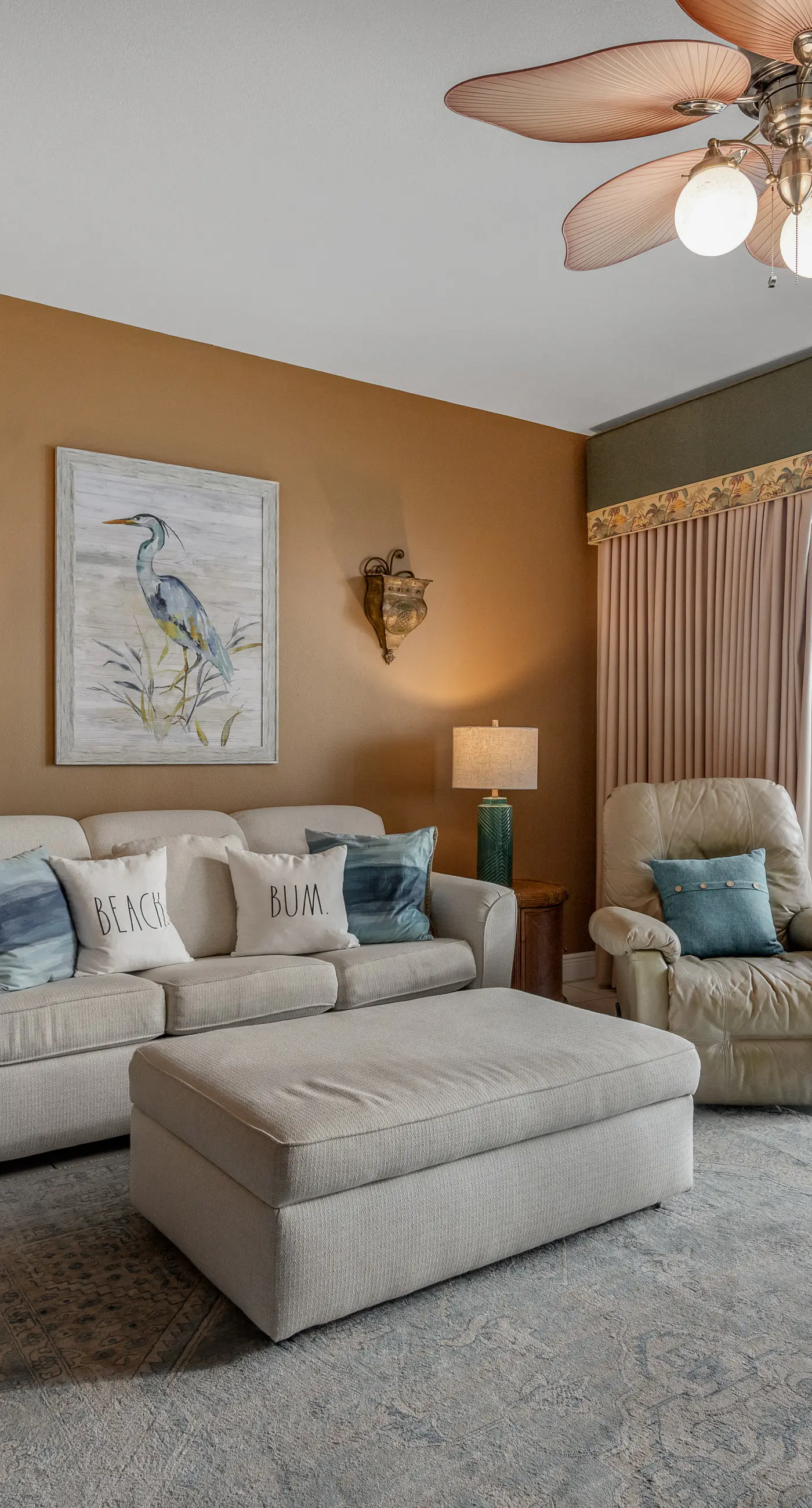 Beachfront condo with Gulf views, pools, hot tub & free beach chair service