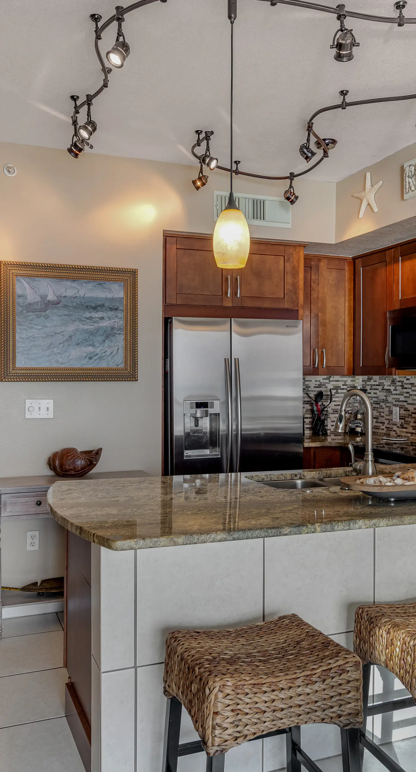 Beachfront condo with Gulf views, pools, hot tub & free beach chair service