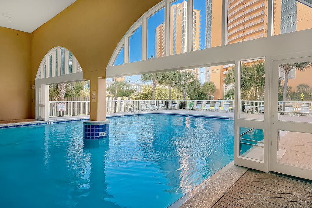 Beachfront condo with Gulf views, pools, hot tub & free beach chair service