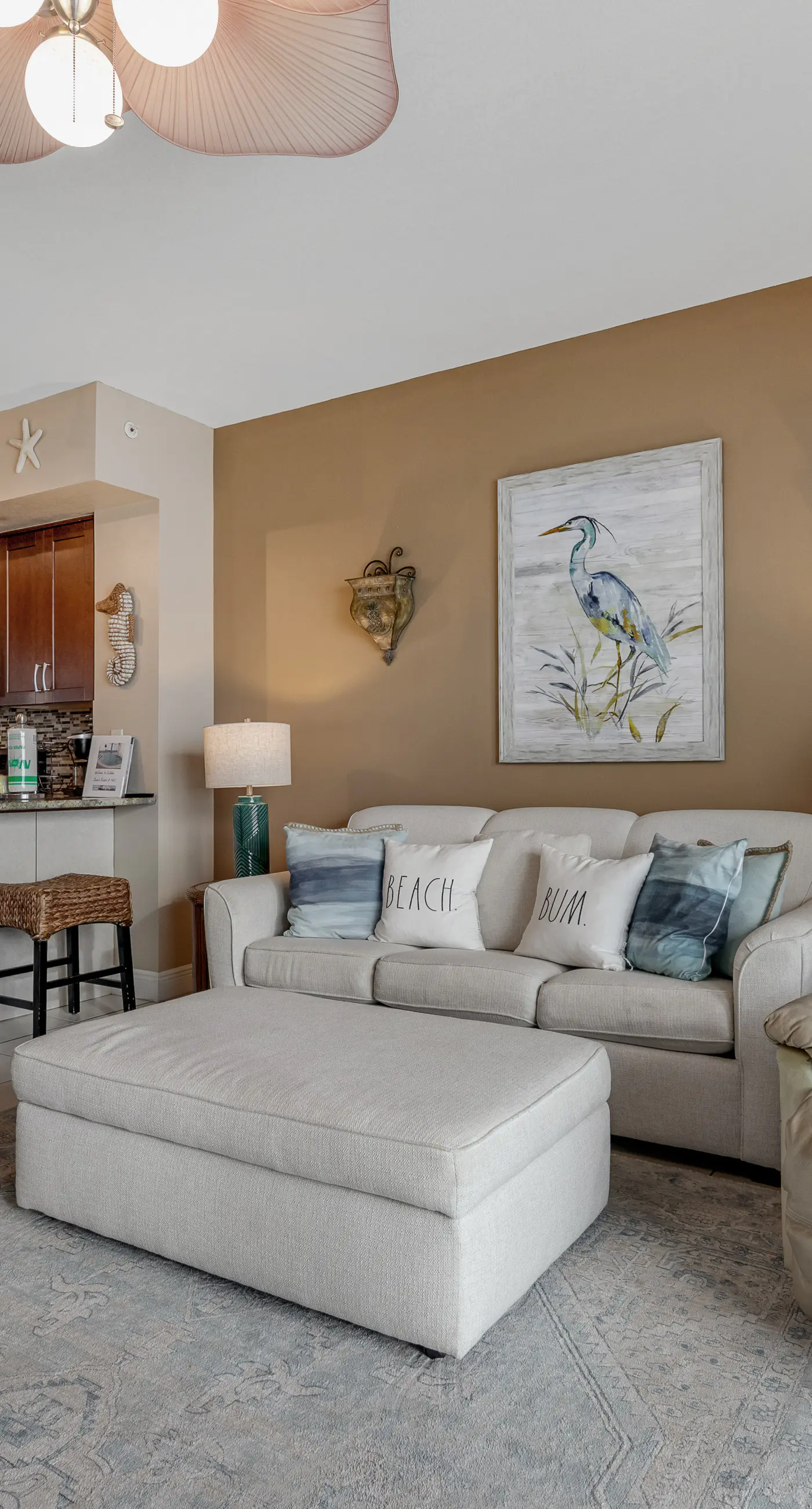 Beachfront condo with Gulf views, pools, hot tub & free beach chair service