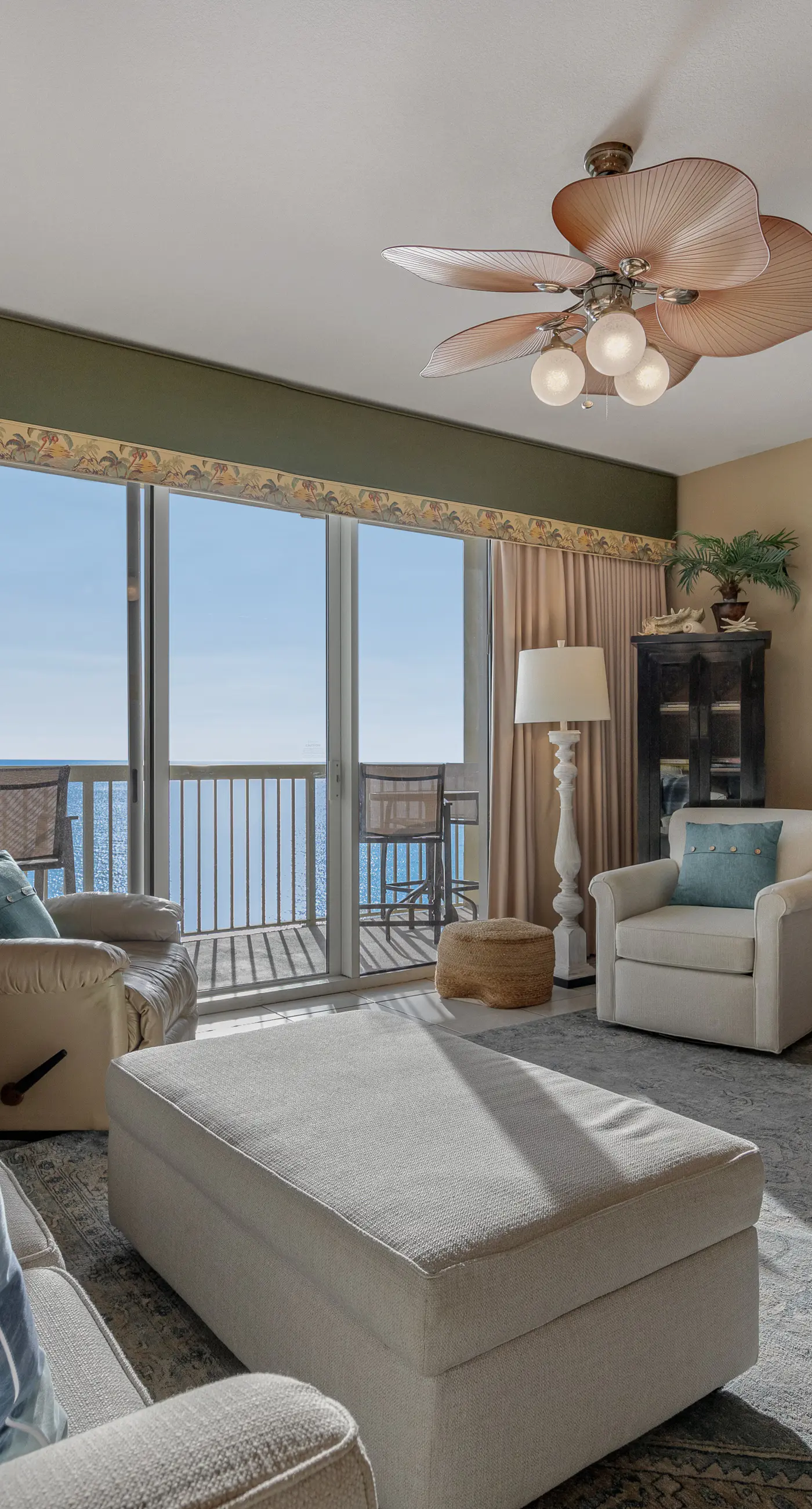 Beachfront condo with Gulf views, pools, hot tub & free beach chair service