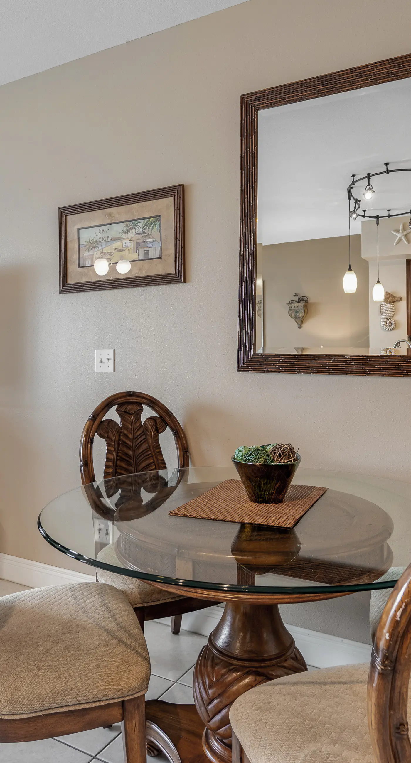 Beachfront condo with Gulf views, pools, hot tub & free beach chair service