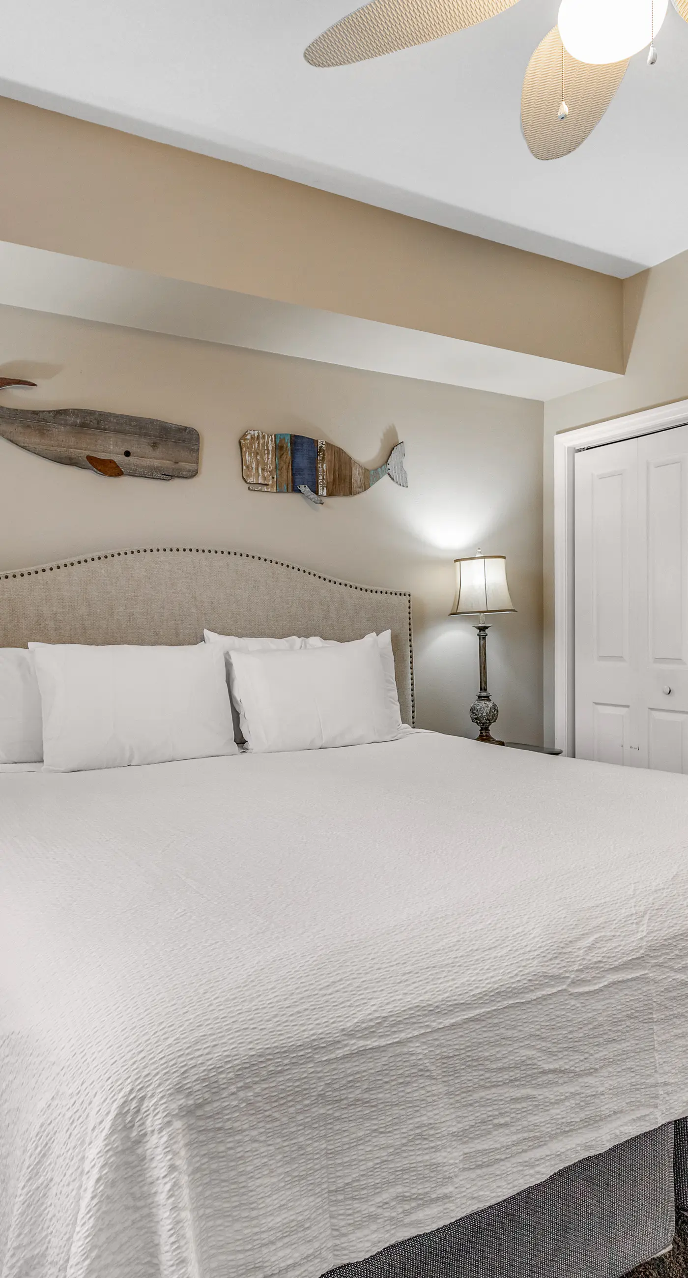 Beachfront condo with Gulf views, pools, hot tub & free beach chair service