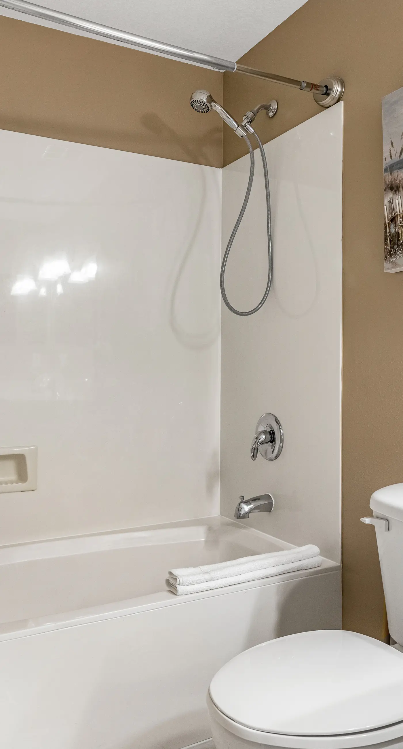 Beachfront condo with Gulf views, pools, hot tub & free beach chair service