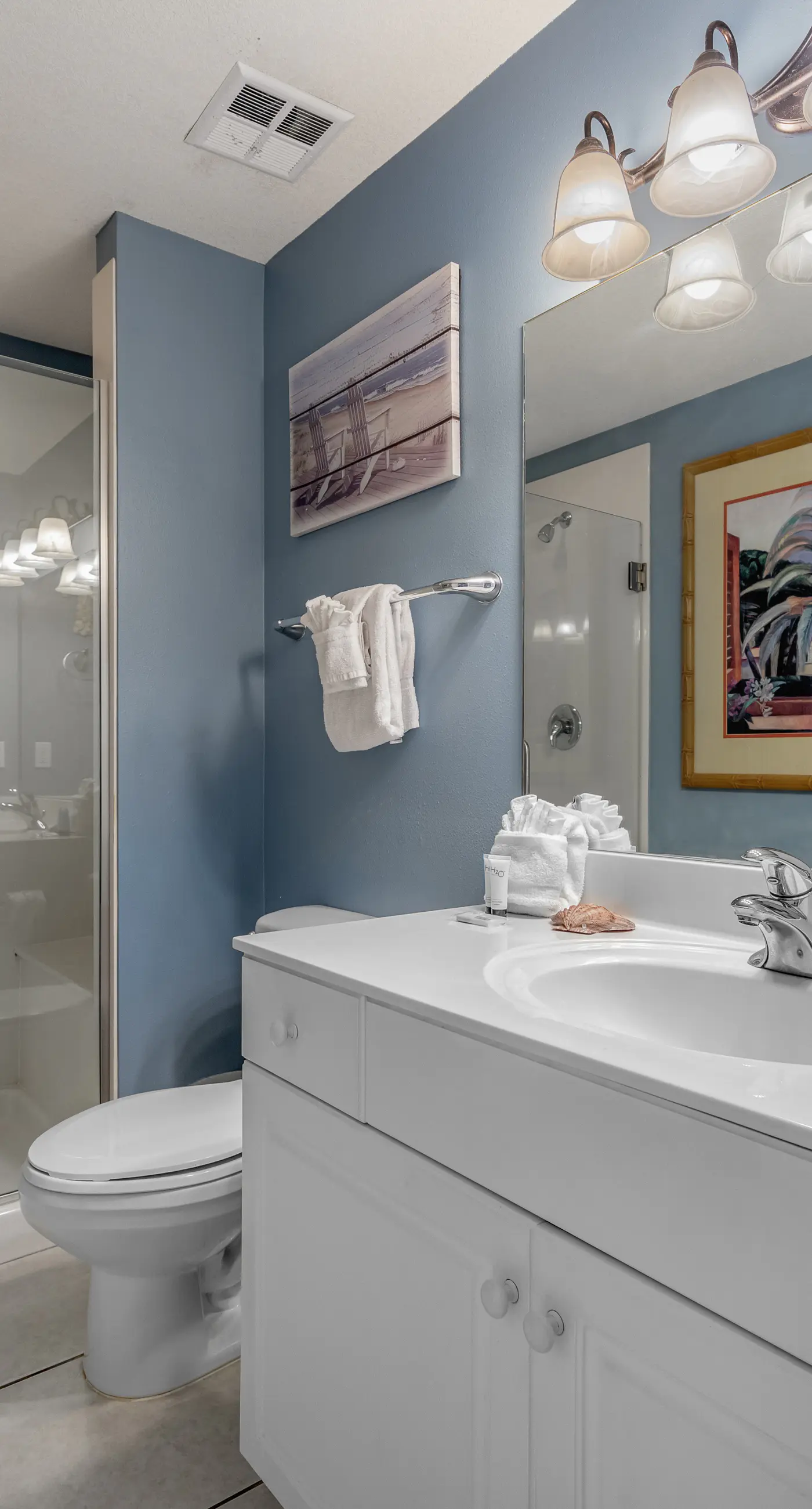 Beachfront condo with Gulf views, pools, hot tub & free beach chair service