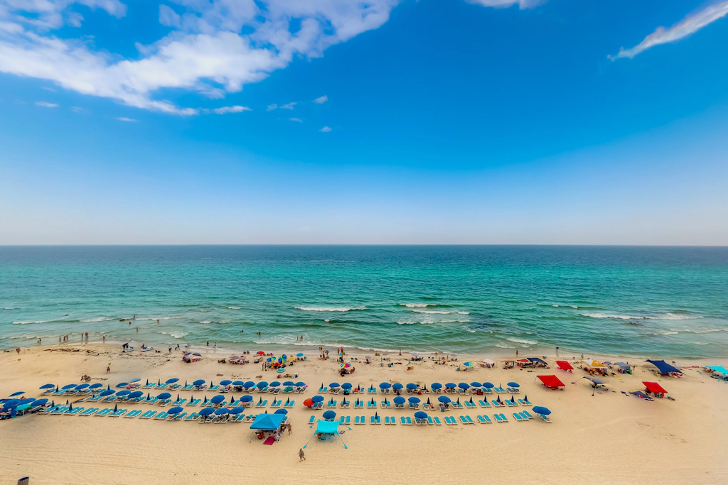 Beachfront condo with Gulf views, pools, hot tub & free beach chair service