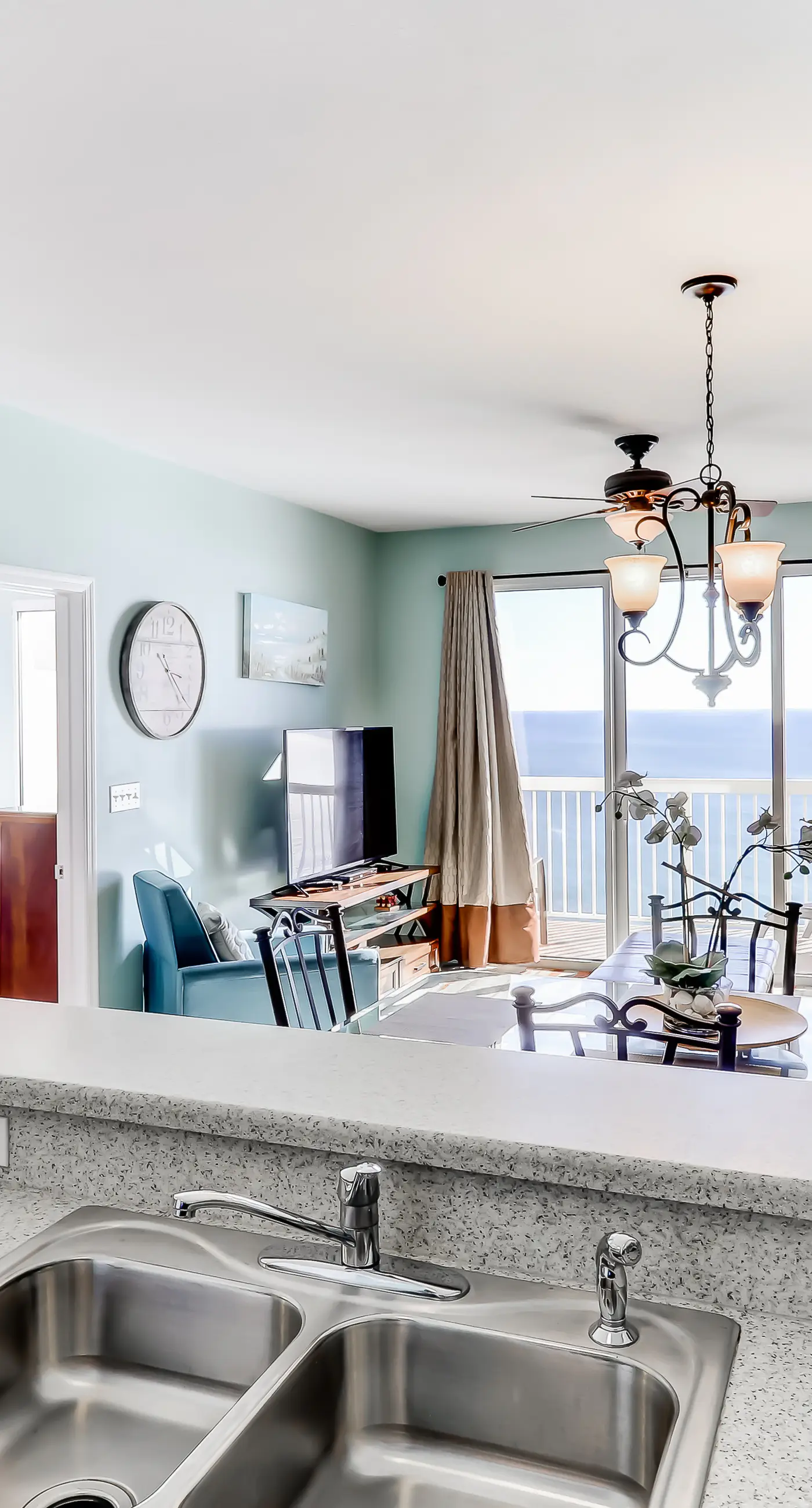 Gulf-front penthouse condo with pool, hot tub, fitness room, & beach access