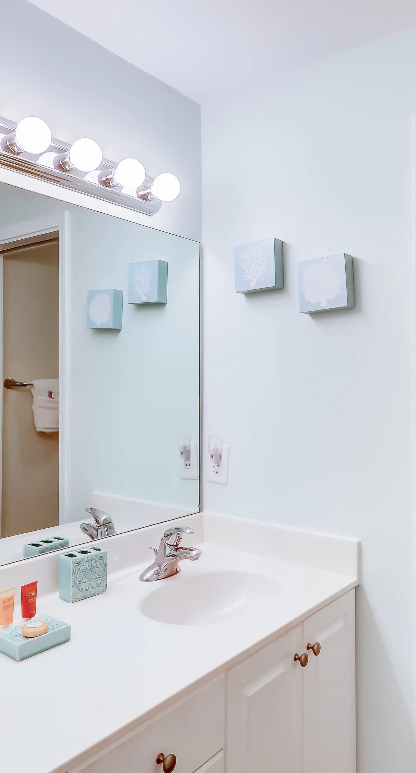 Gulf-front penthouse condo with pool, hot tub, fitness room, & beach access