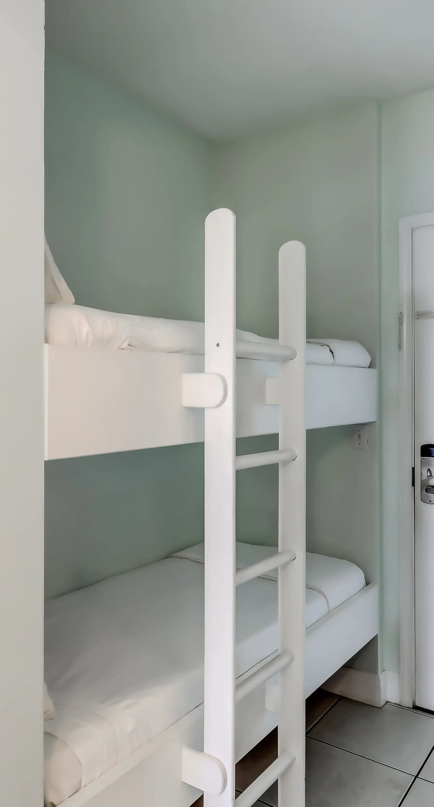 Gulf-front penthouse condo with pool, hot tub, fitness room, & beach access