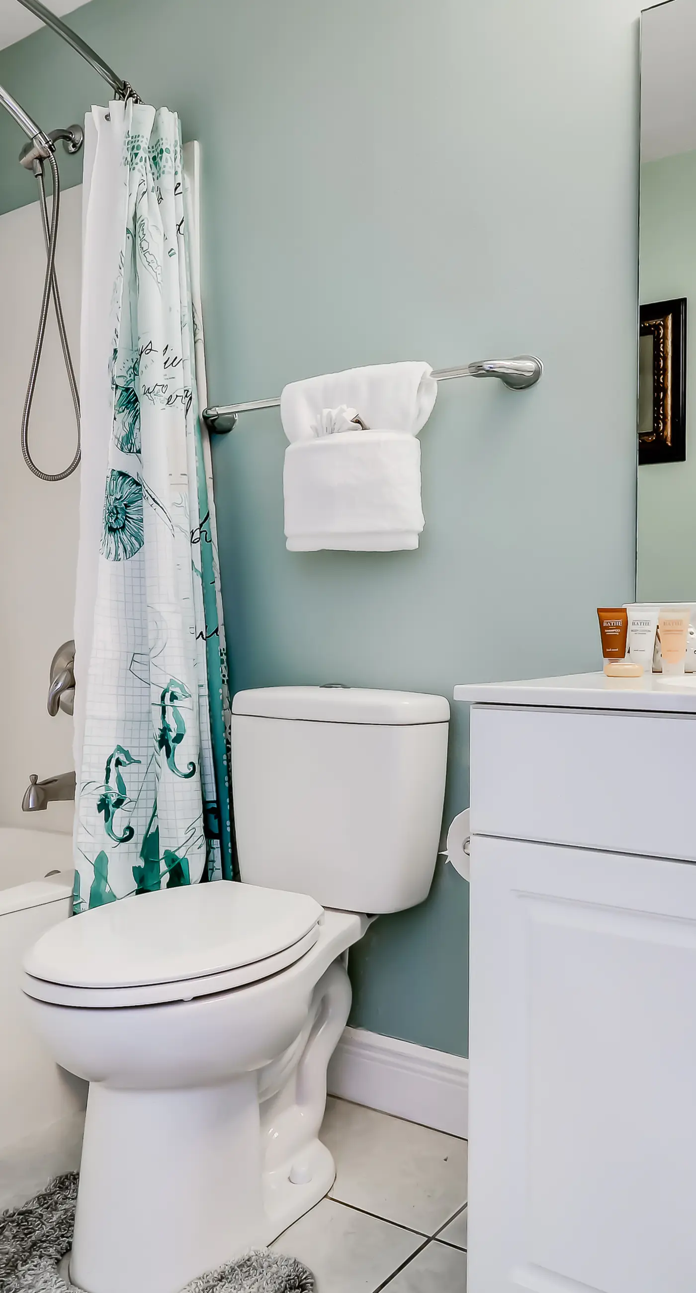 Gulf-front penthouse condo with pool, hot tub, fitness room, & beach access