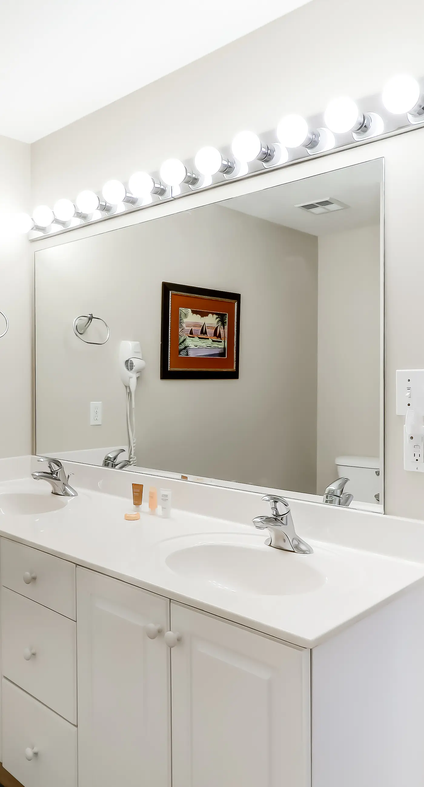 Eclectic gulf front condo with free WiFI, two pools, hot tub, & easy beach access