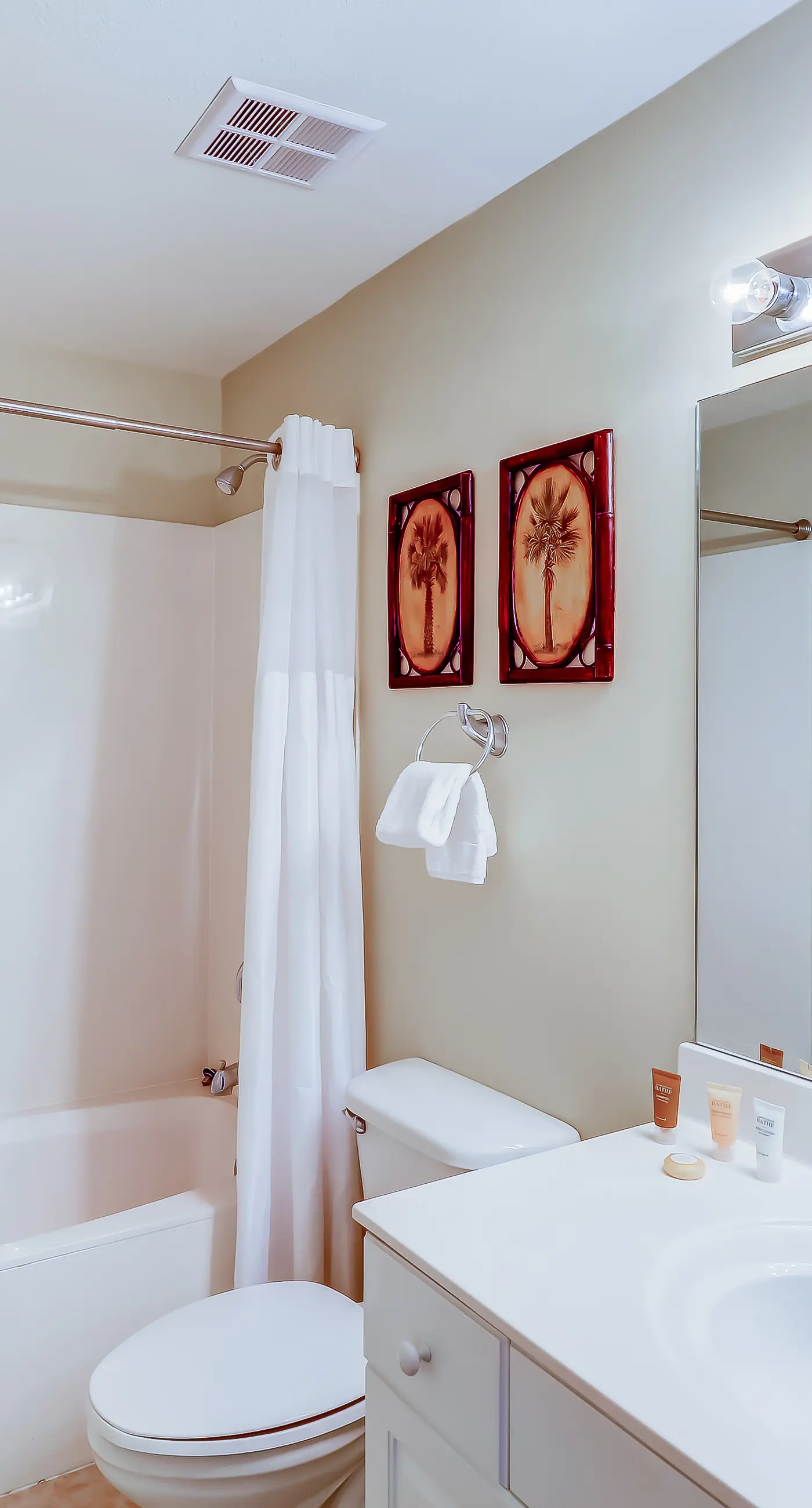 Eclectic gulf front condo with free WiFI, two pools, hot tub, & easy beach access