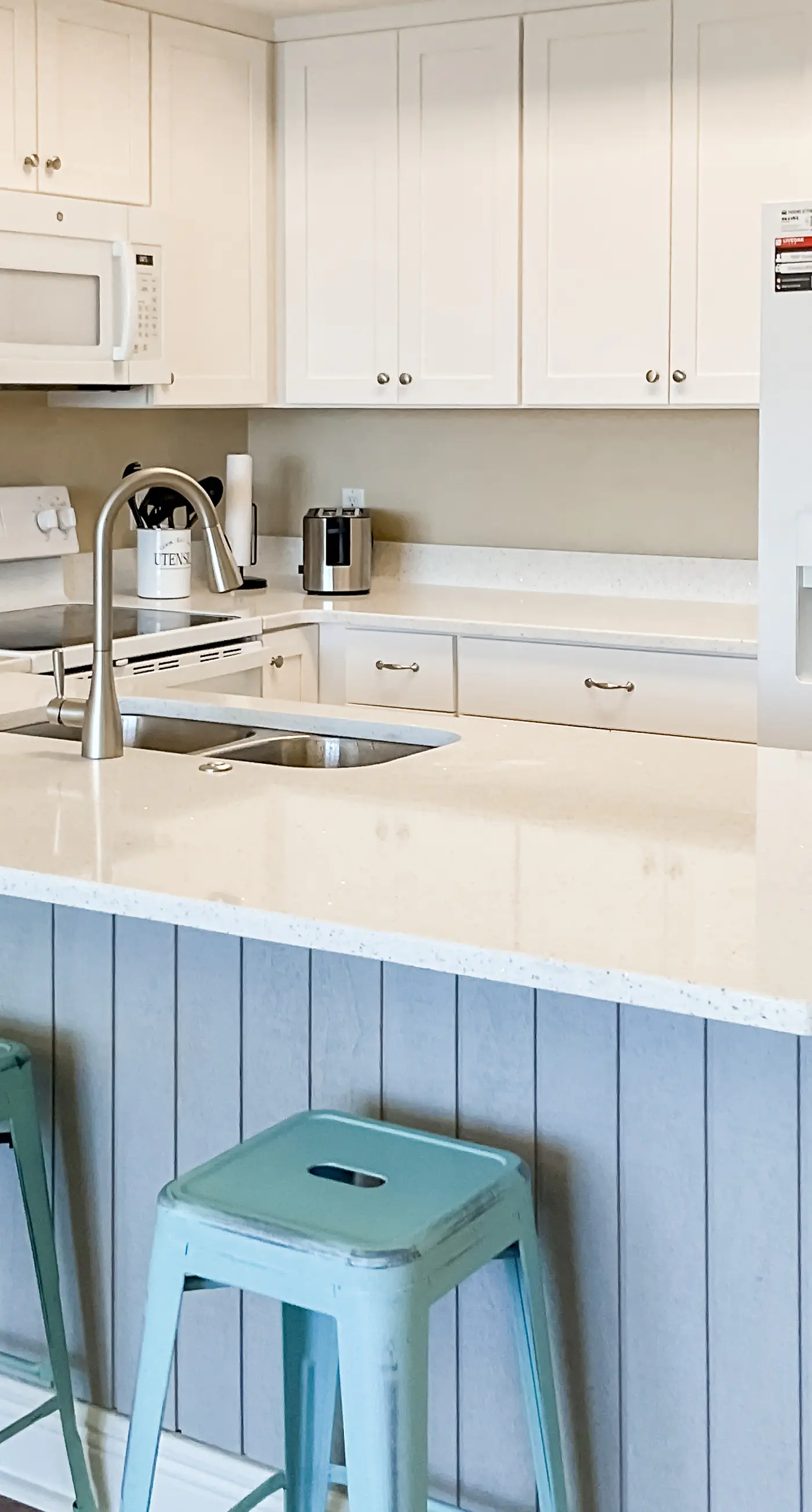 Deluxe Condo Unit! Master BR on Gulf side, Double long Balcony & Guestroom