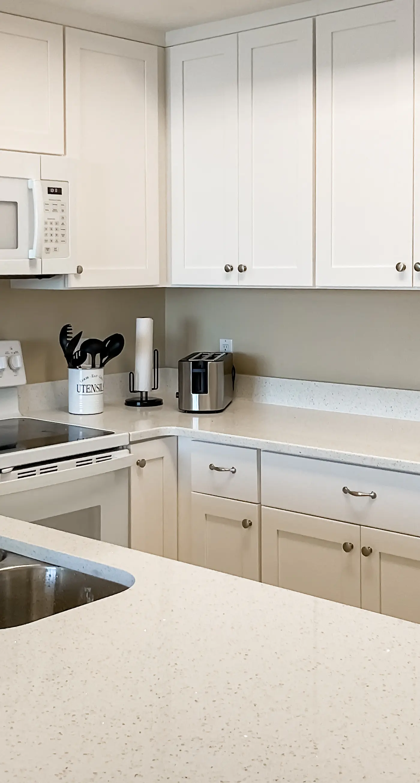 Deluxe Condo Unit! Master BR on Gulf side, Double long Balcony & Guestroom