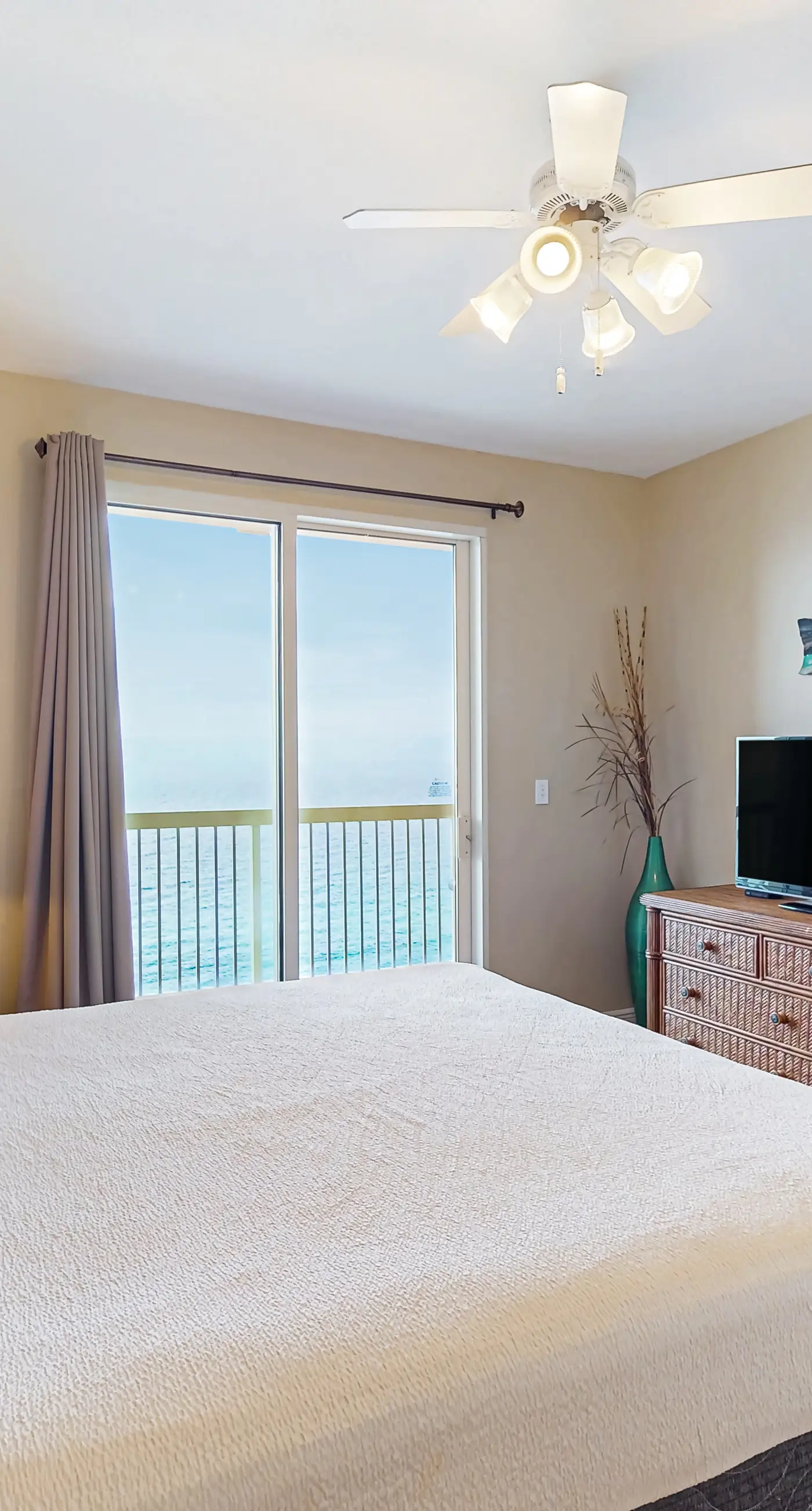 Deluxe Condo Unit! Master BR on Gulf side, Double long Balcony & Guestroom