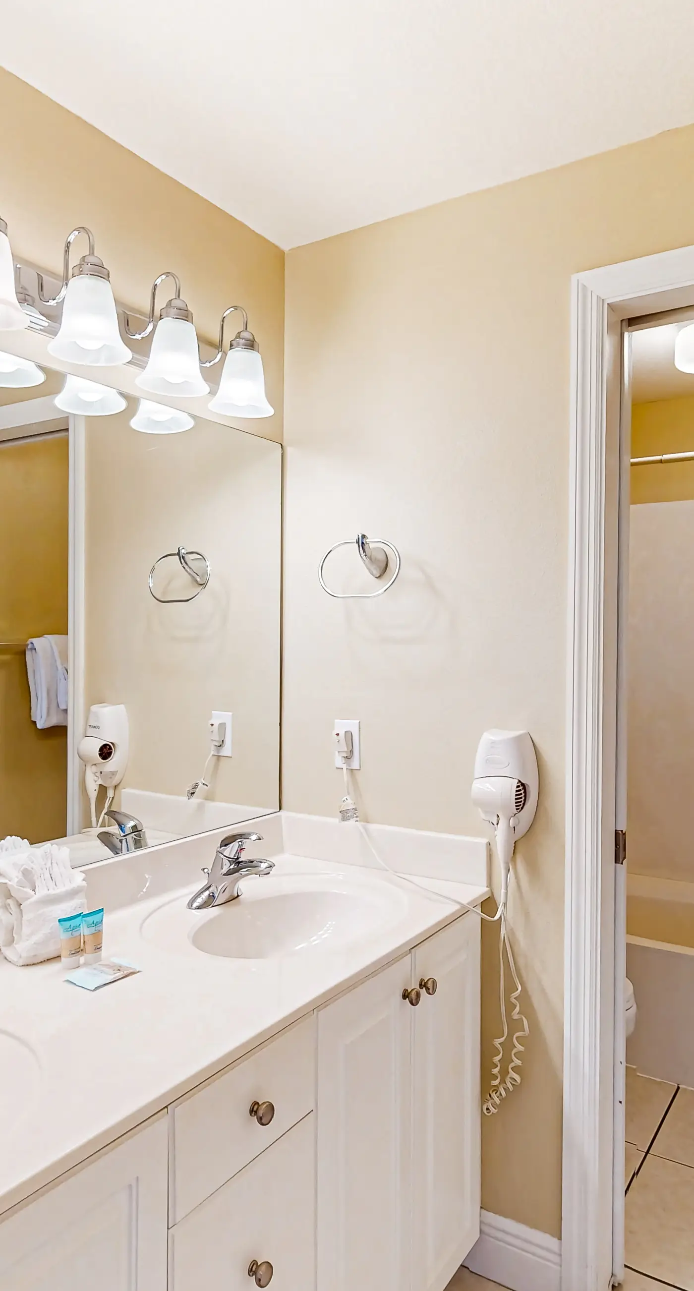 Deluxe Condo Unit! Master BR on Gulf side, Double long Balcony & Guestroom