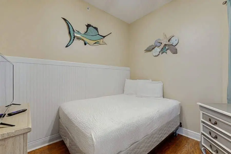 Deluxe Condo Unit! Master BR on Gulf side, Double long Balcony & Guestroom