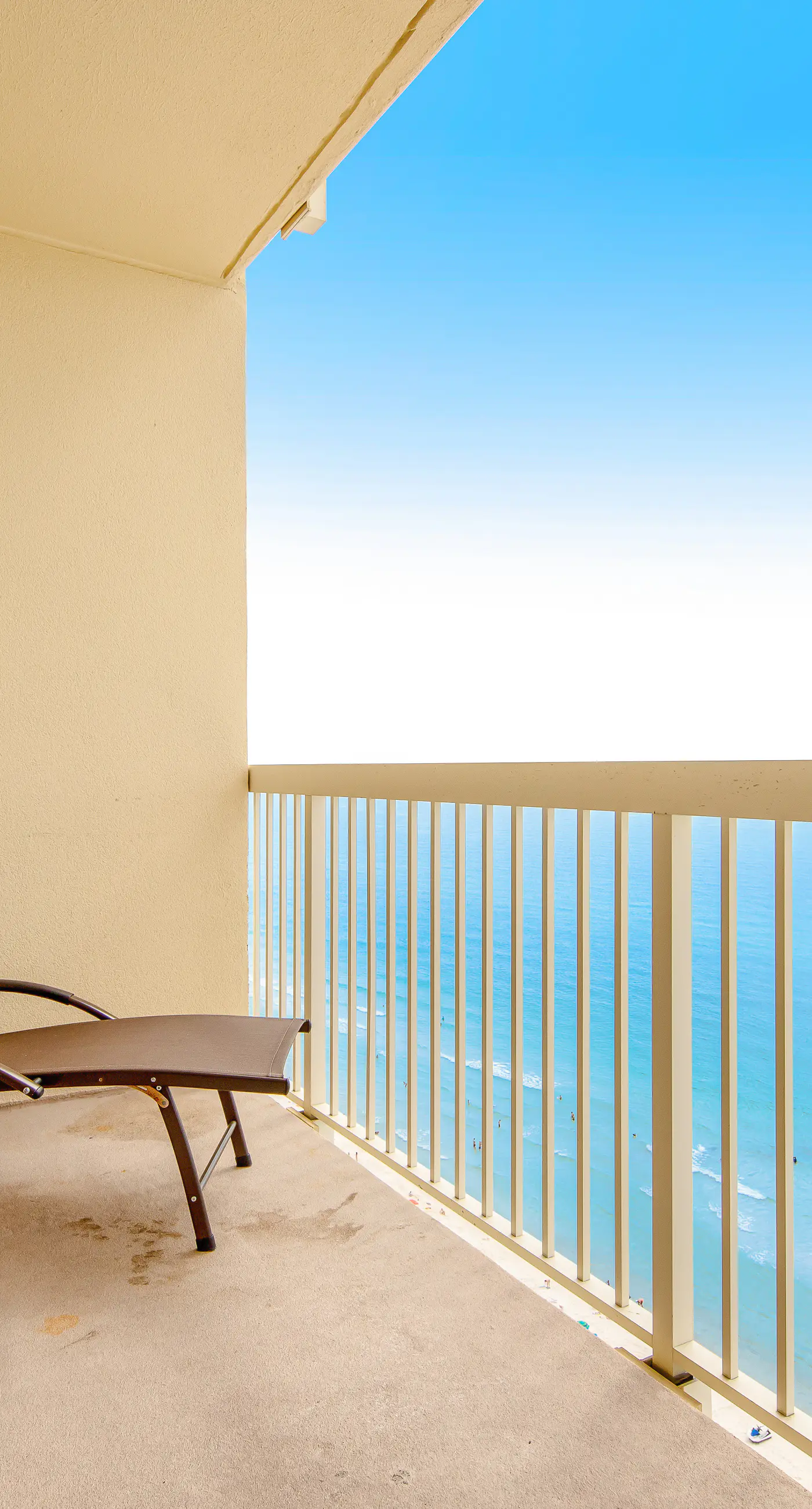 Charming oceanfront condo w/ Gulf view, shared pools & hot tub, & beach access