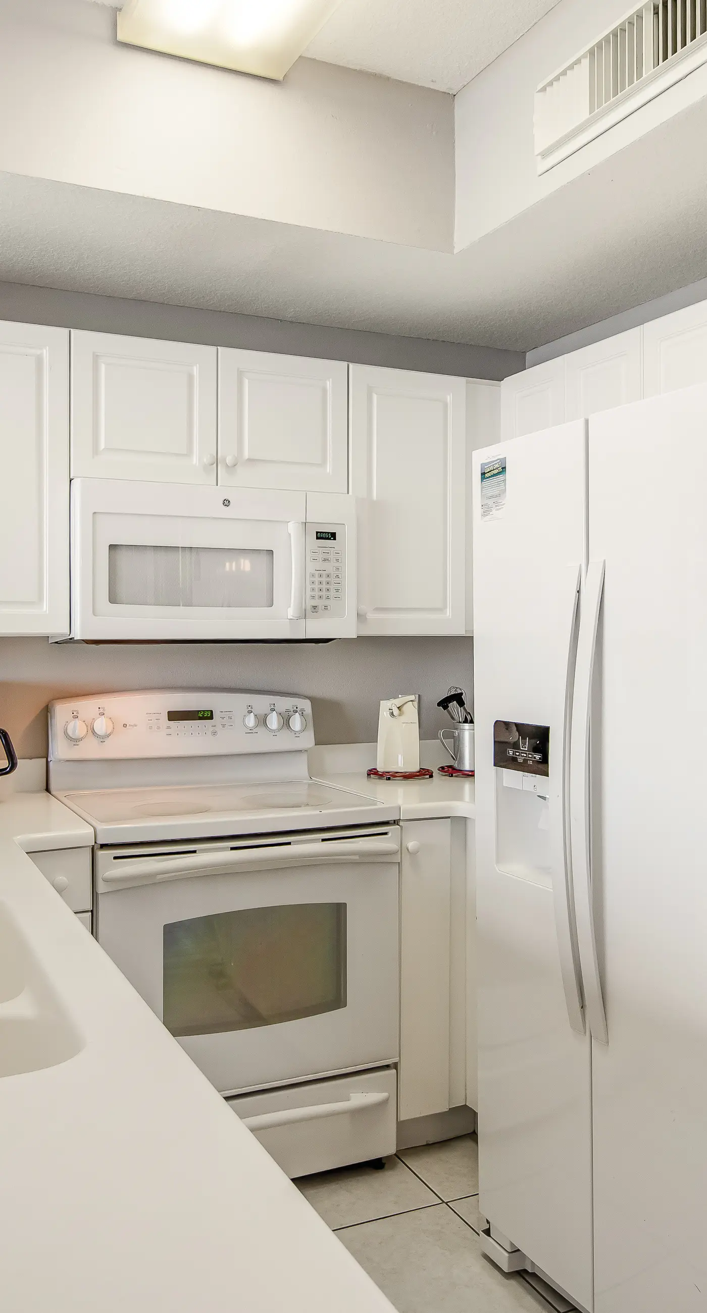 Charming oceanfront condo w/ Gulf view, shared pools & hot tub, & beach access