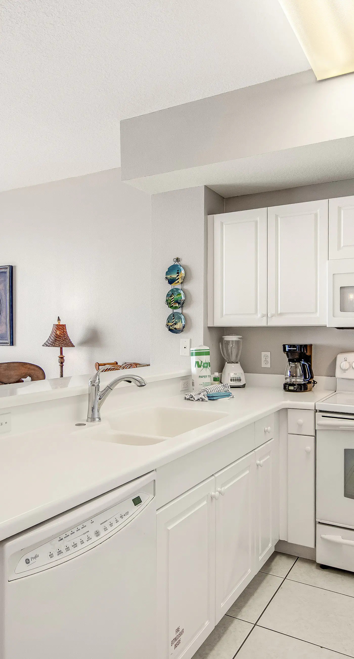 Charming oceanfront condo w/ Gulf view, shared pools & hot tub, & beach access