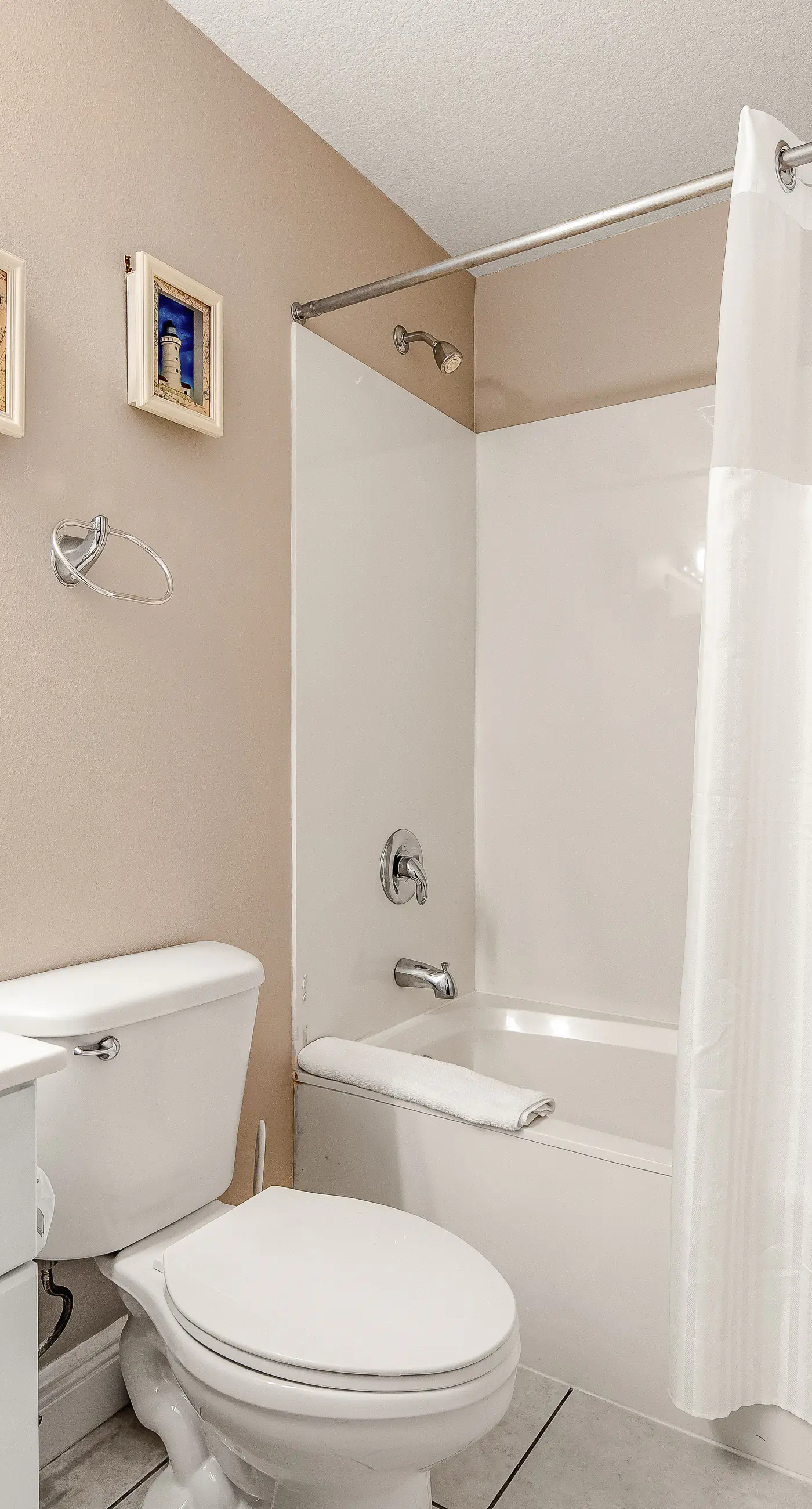 Charming oceanfront condo w/ Gulf view, shared pools & hot tub, & beach access