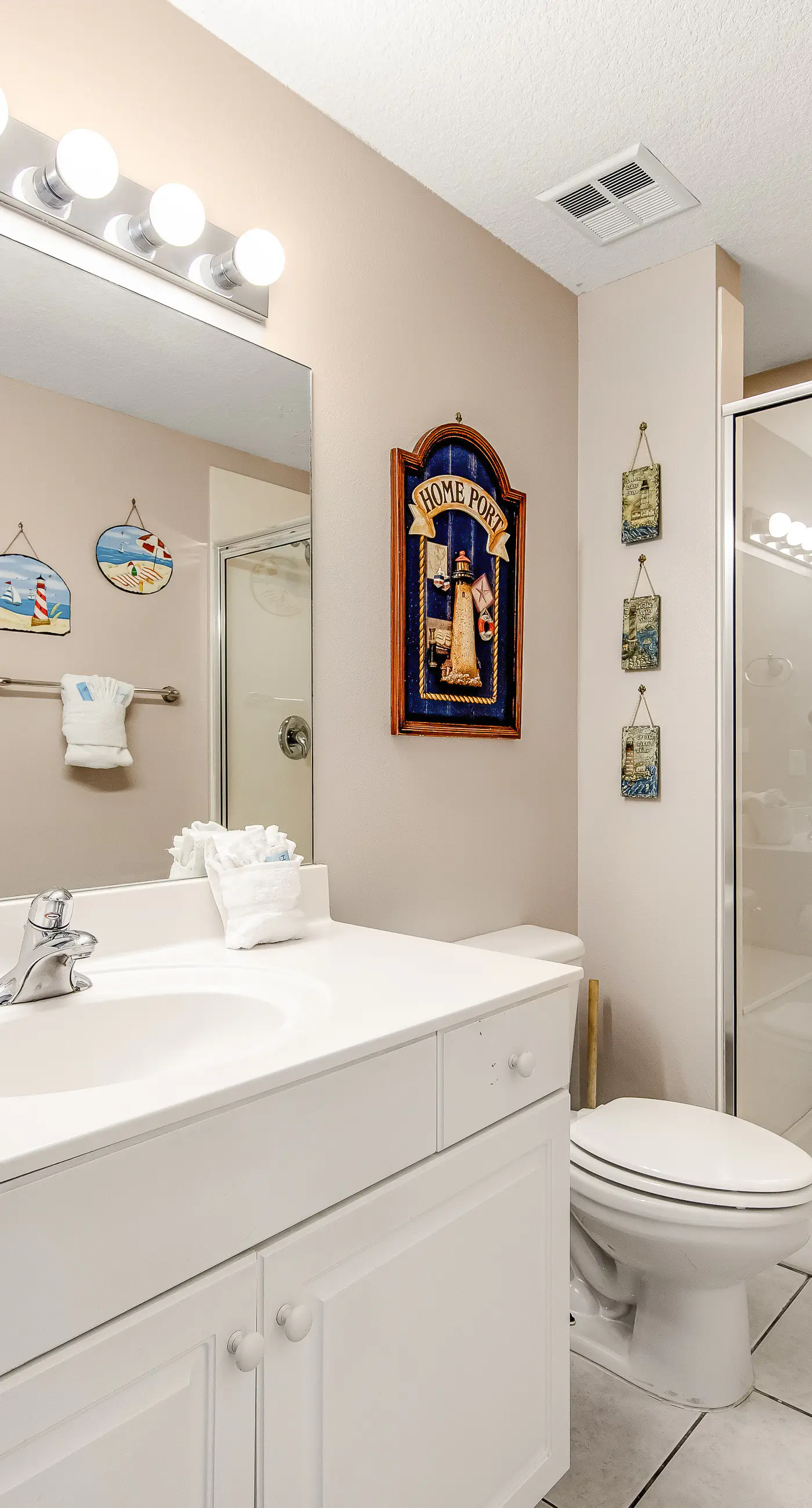 Charming oceanfront condo w/ Gulf view, shared pools & hot tub, & beach access