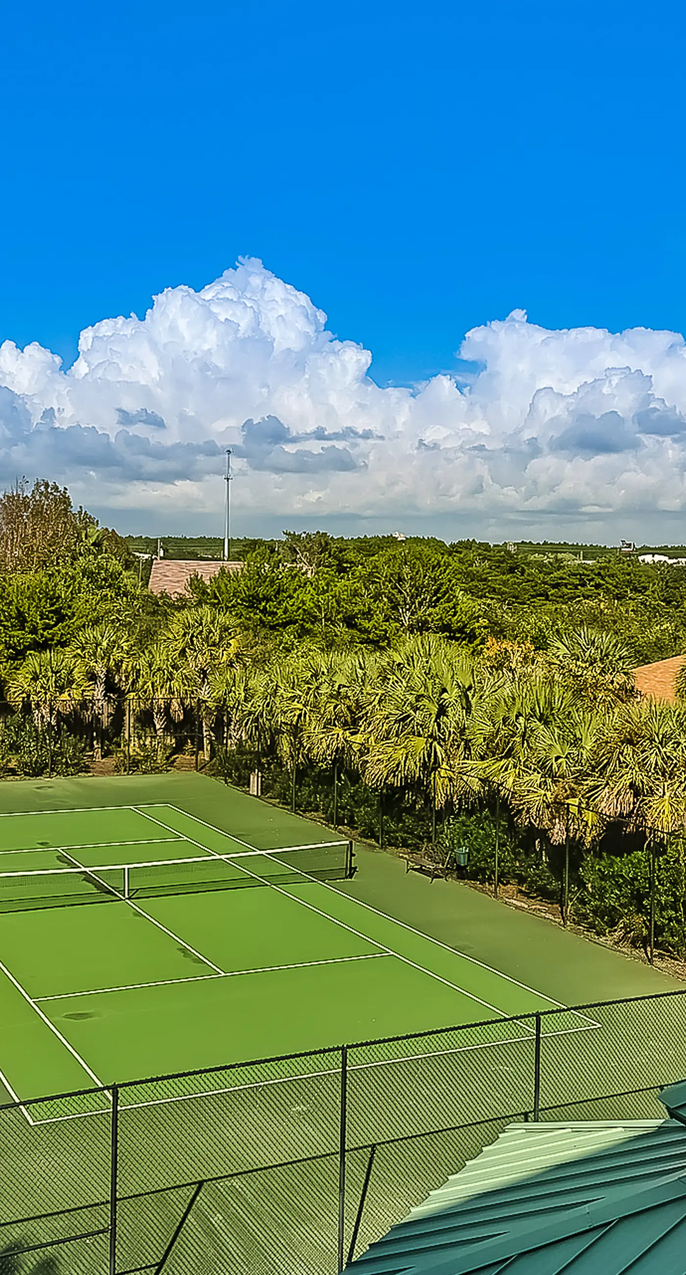 Beachy oceanfront condo w/ beach access, shared pools and hot tub, & free WiFi