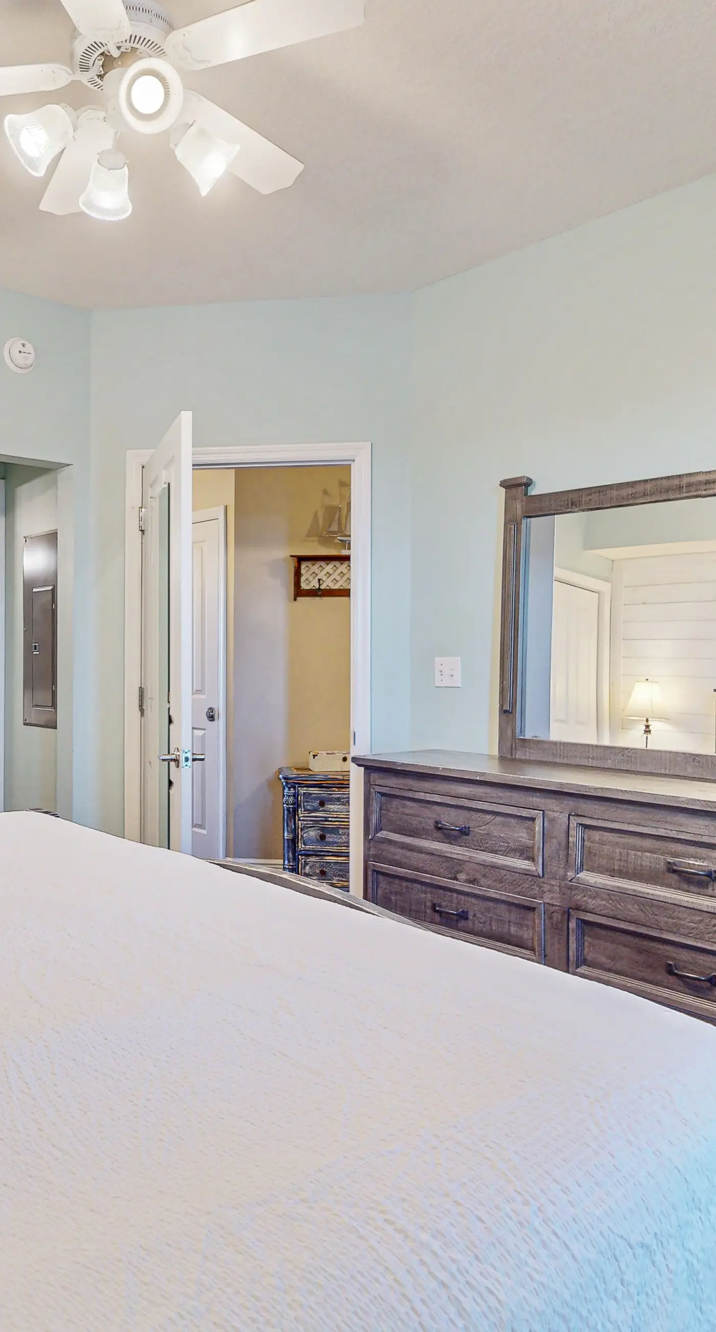 Beachy oceanfront condo w/ beach access, shared pools and hot tub, & free WiFi