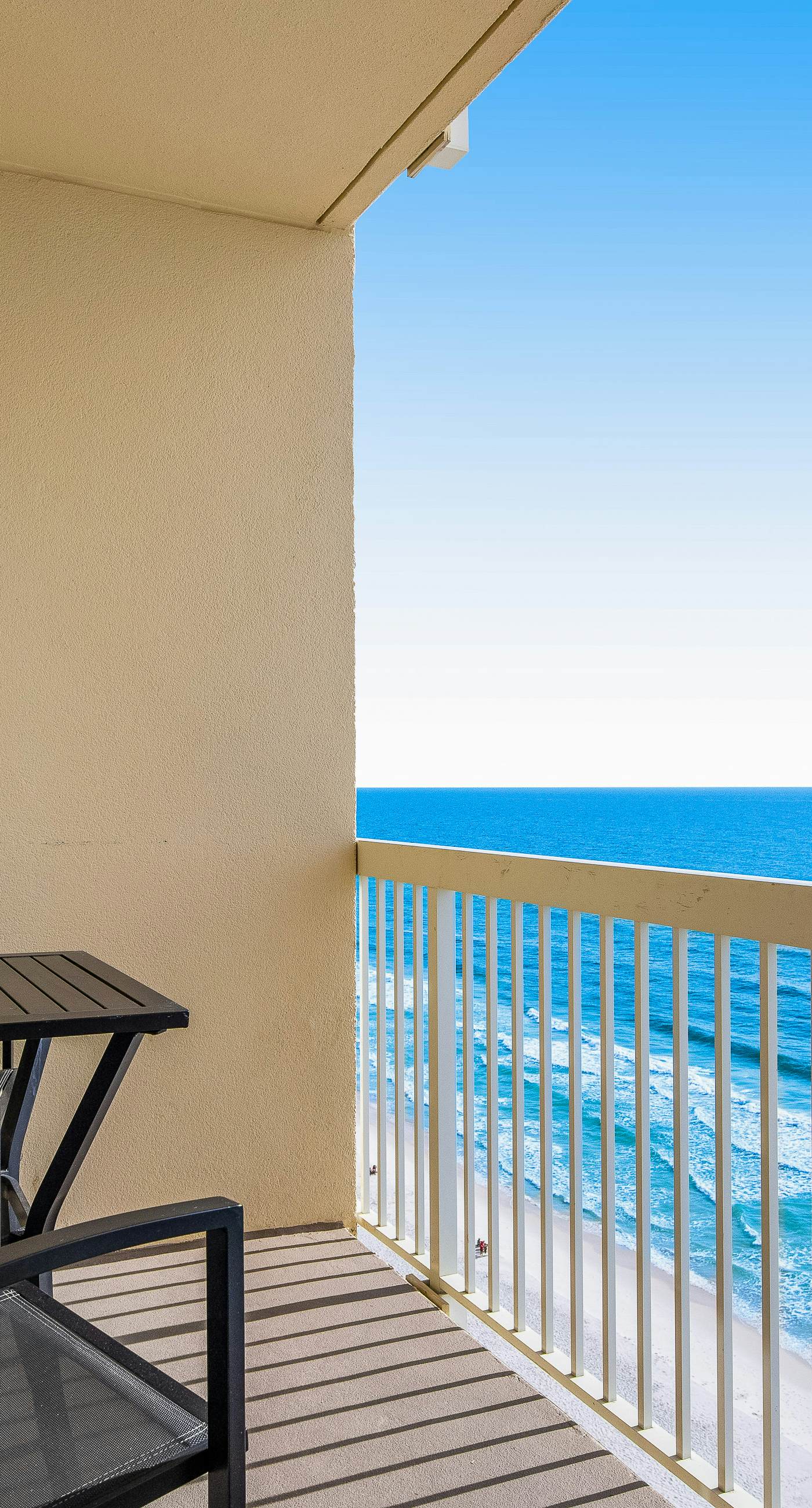 Sunny oceanfront condo w/ two shared pools, hot tub - walk to the beach