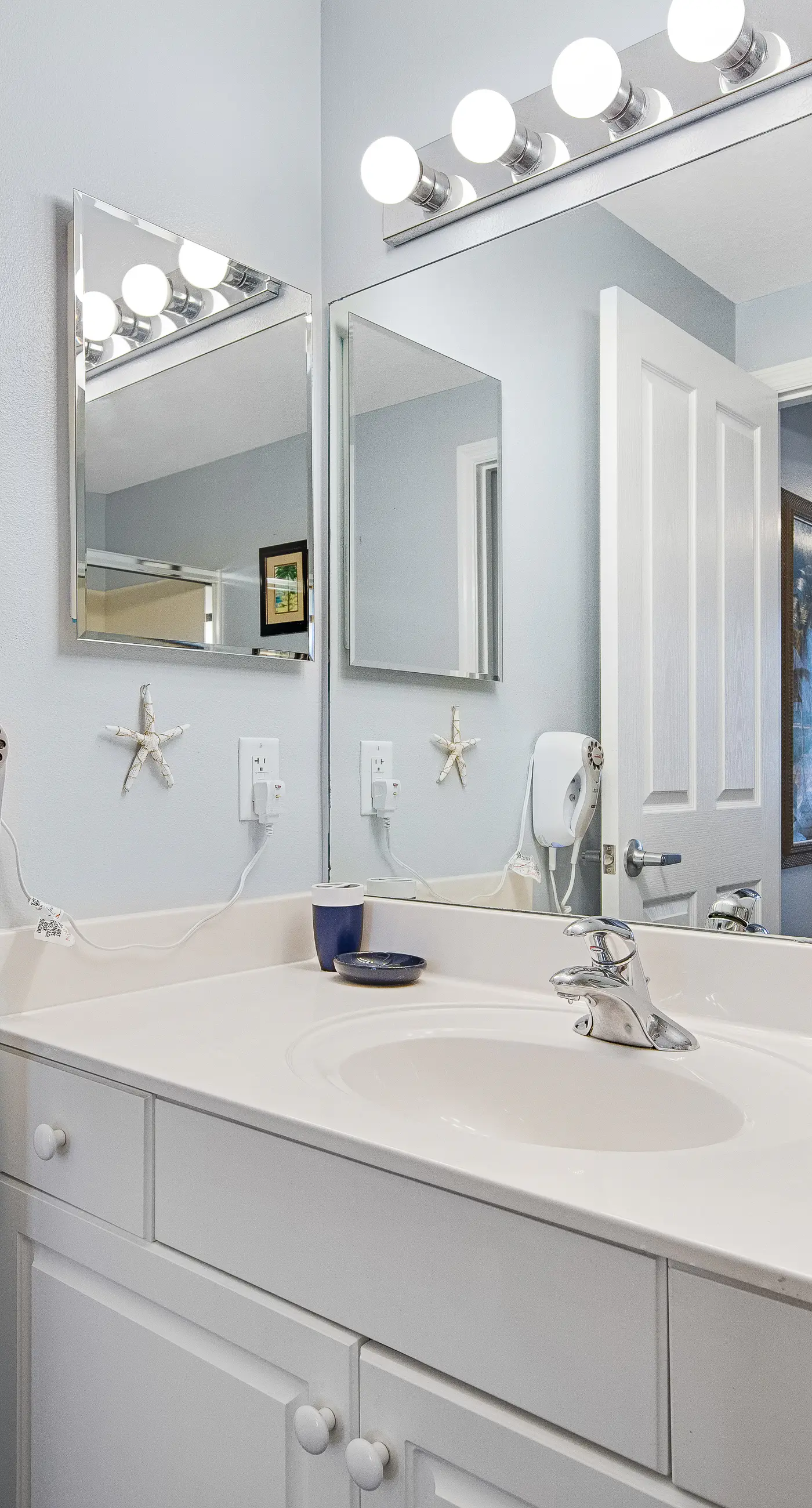 Sunny oceanfront condo w/ two shared pools, hot tub - walk to the beach