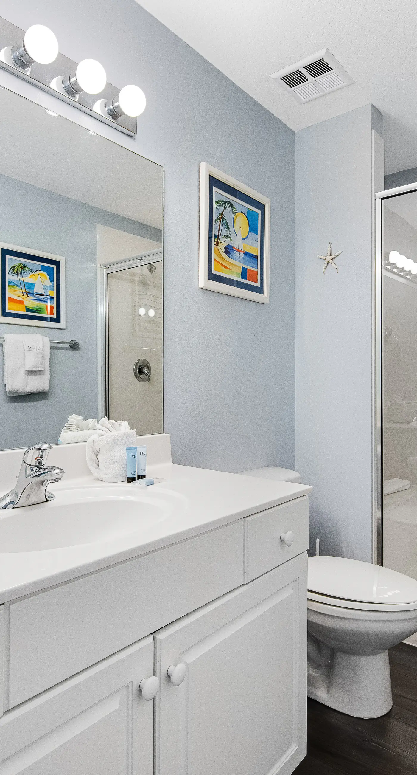 Sunny oceanfront condo w/ two shared pools, hot tub - walk to the beach