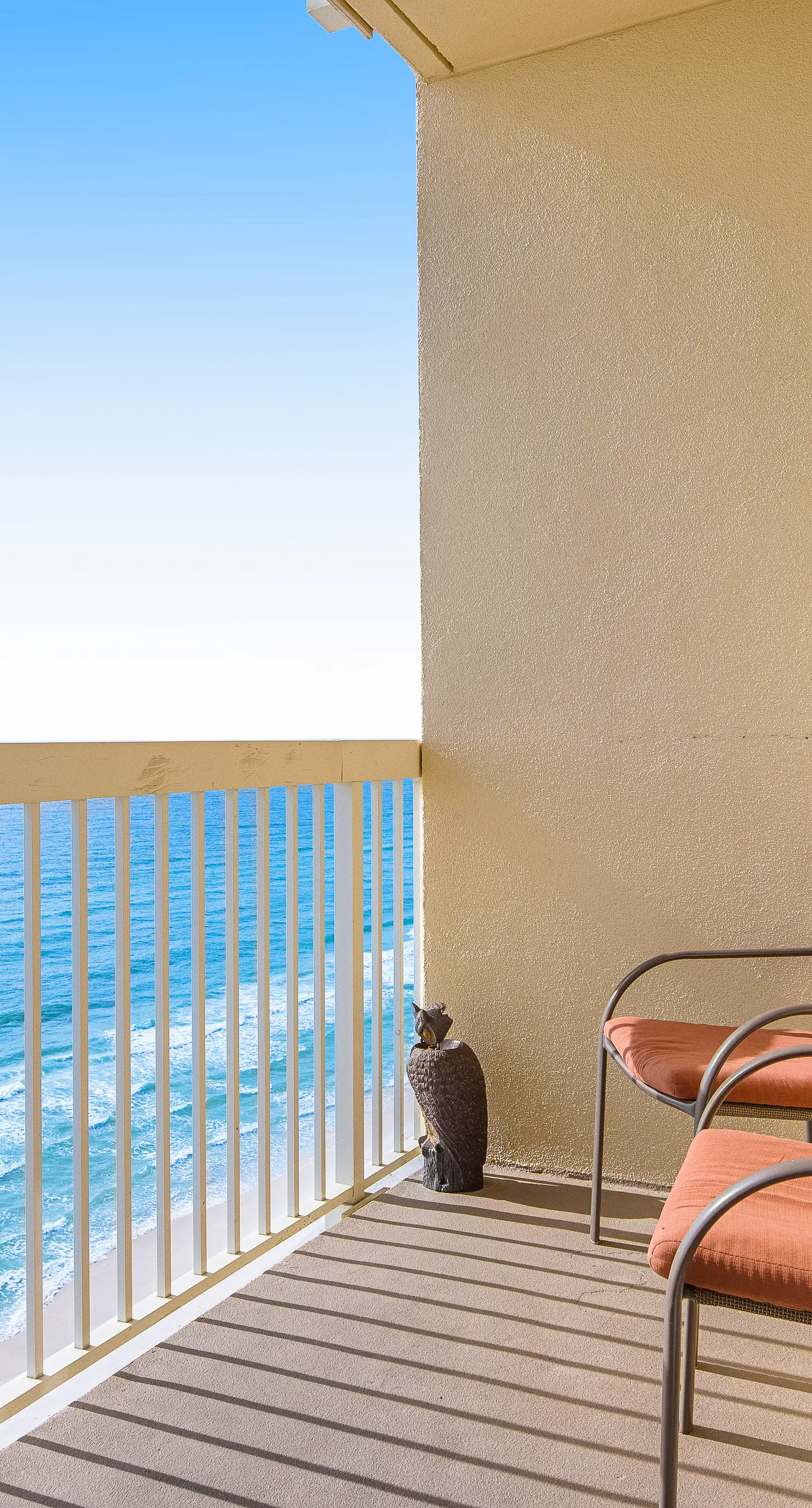 Sunny oceanfront condo w/ two shared pools, hot tub - walk to the beach