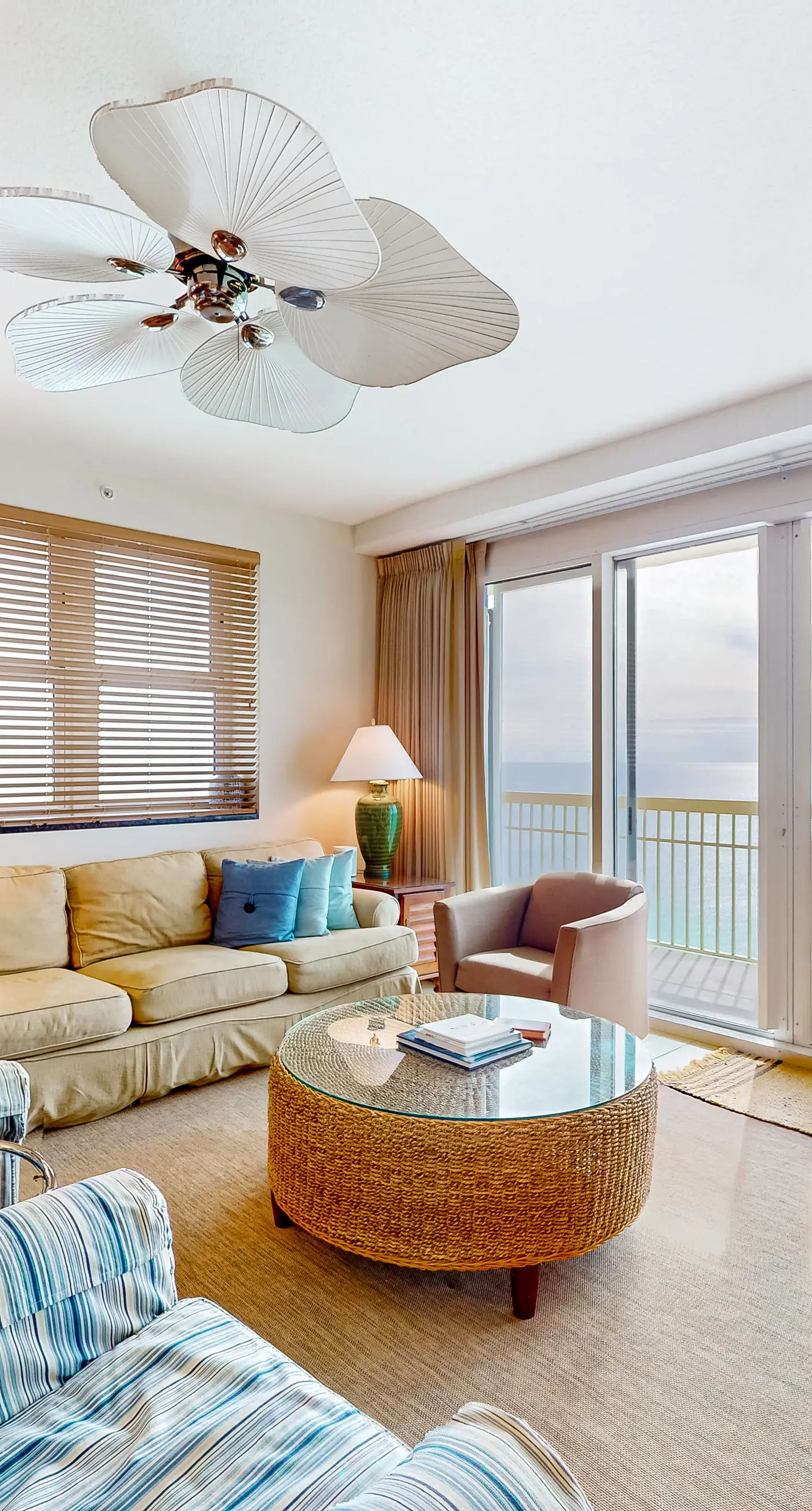 Gulf-front 21st-floor condo with hot tub, pool, tennis, gym, balcony, beach view