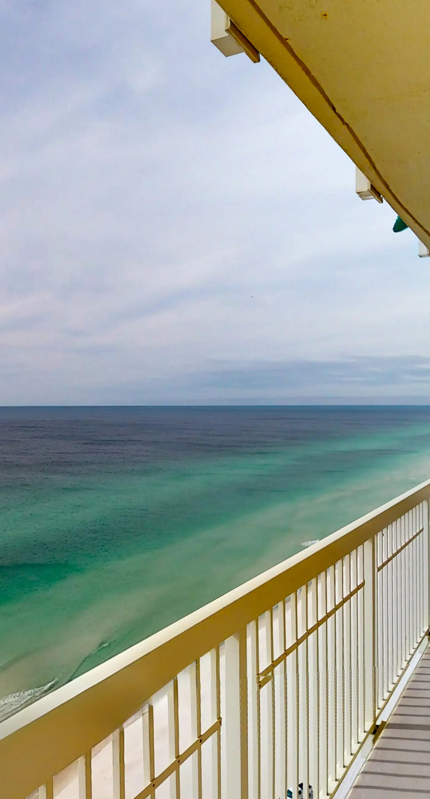 Gulf-front 21st-floor condo with hot tub, pool, tennis, gym, balcony, beach view