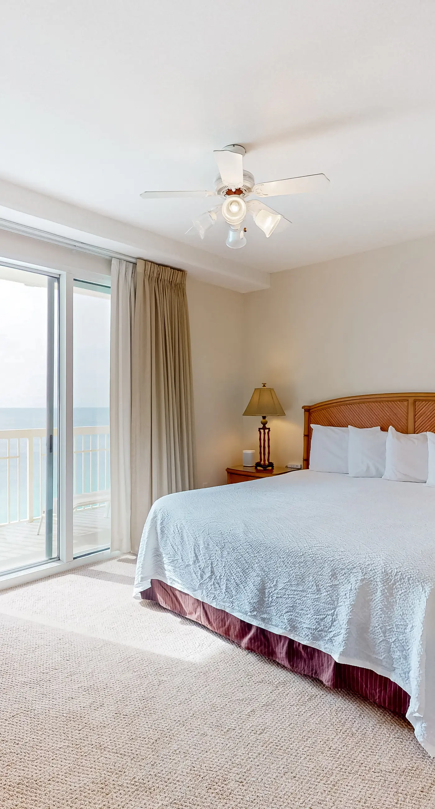 Gulf-front 21st-floor condo with hot tub, pool, tennis, gym, balcony, beach view