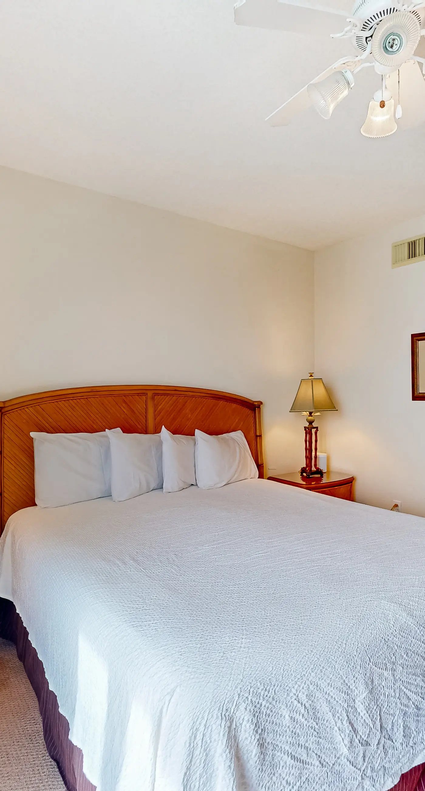Gulf-front 21st-floor condo with hot tub, pool, tennis, gym, balcony, beach view