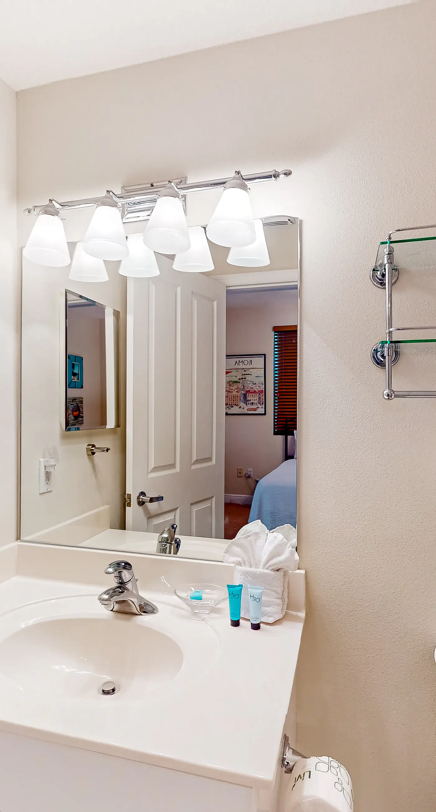 Gulf-front 21st-floor condo with hot tub, pool, tennis, gym, balcony, beach view