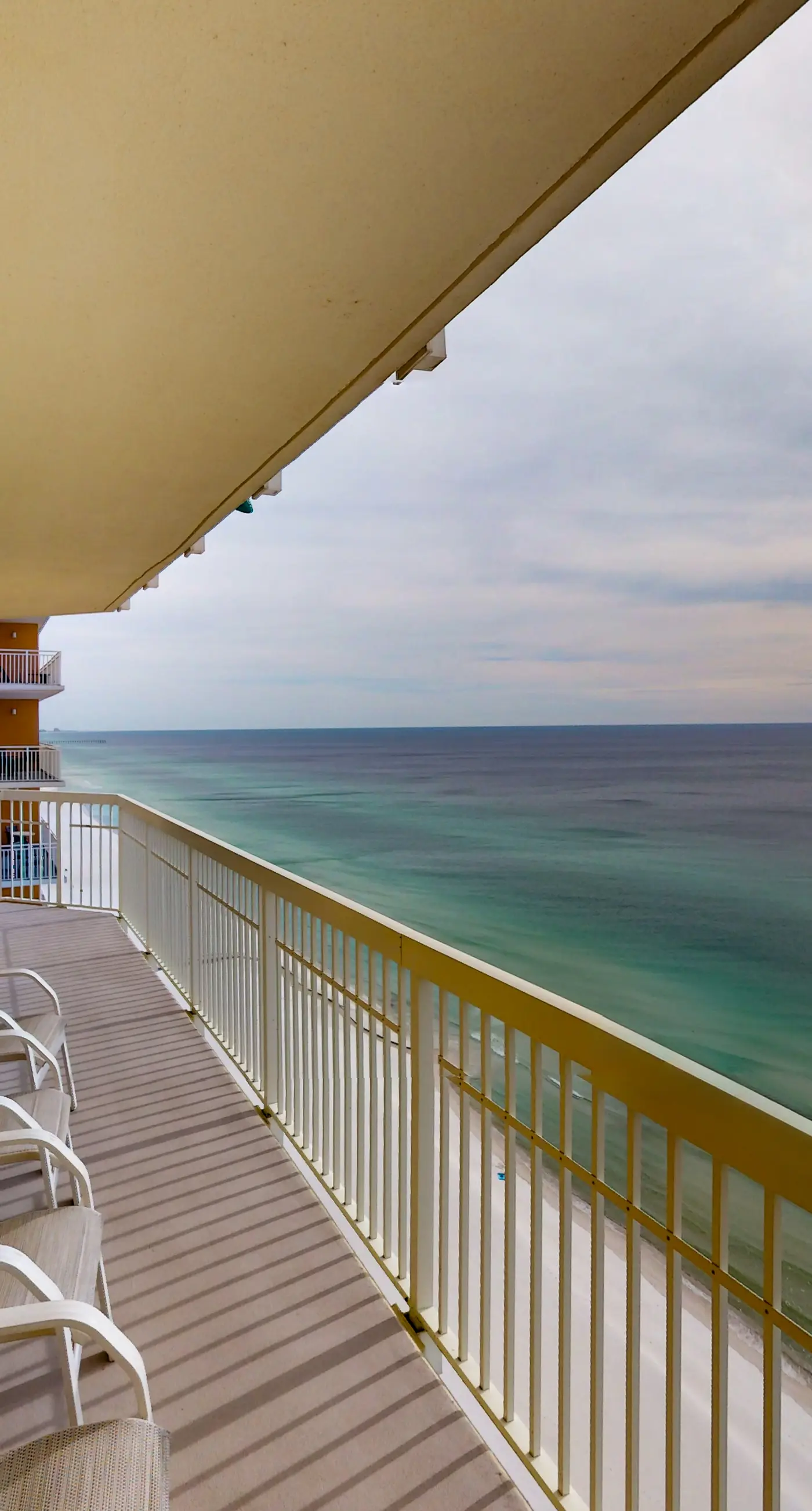 Gulf-front 21st-floor condo with hot tub, pool, tennis, gym, balcony, beach view