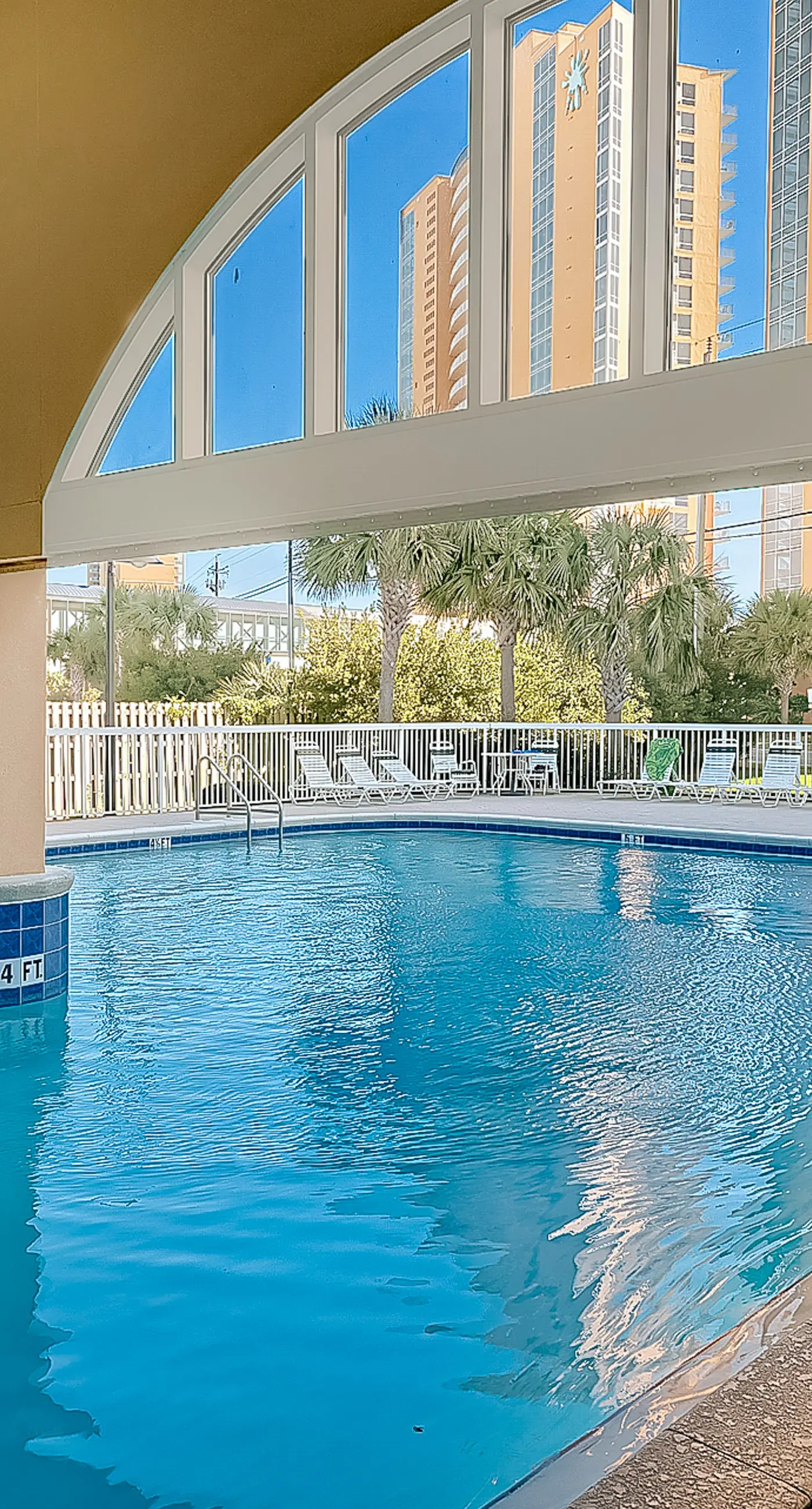 Gulf-front 21st-floor condo with hot tub, pool, tennis, gym, balcony, beach view