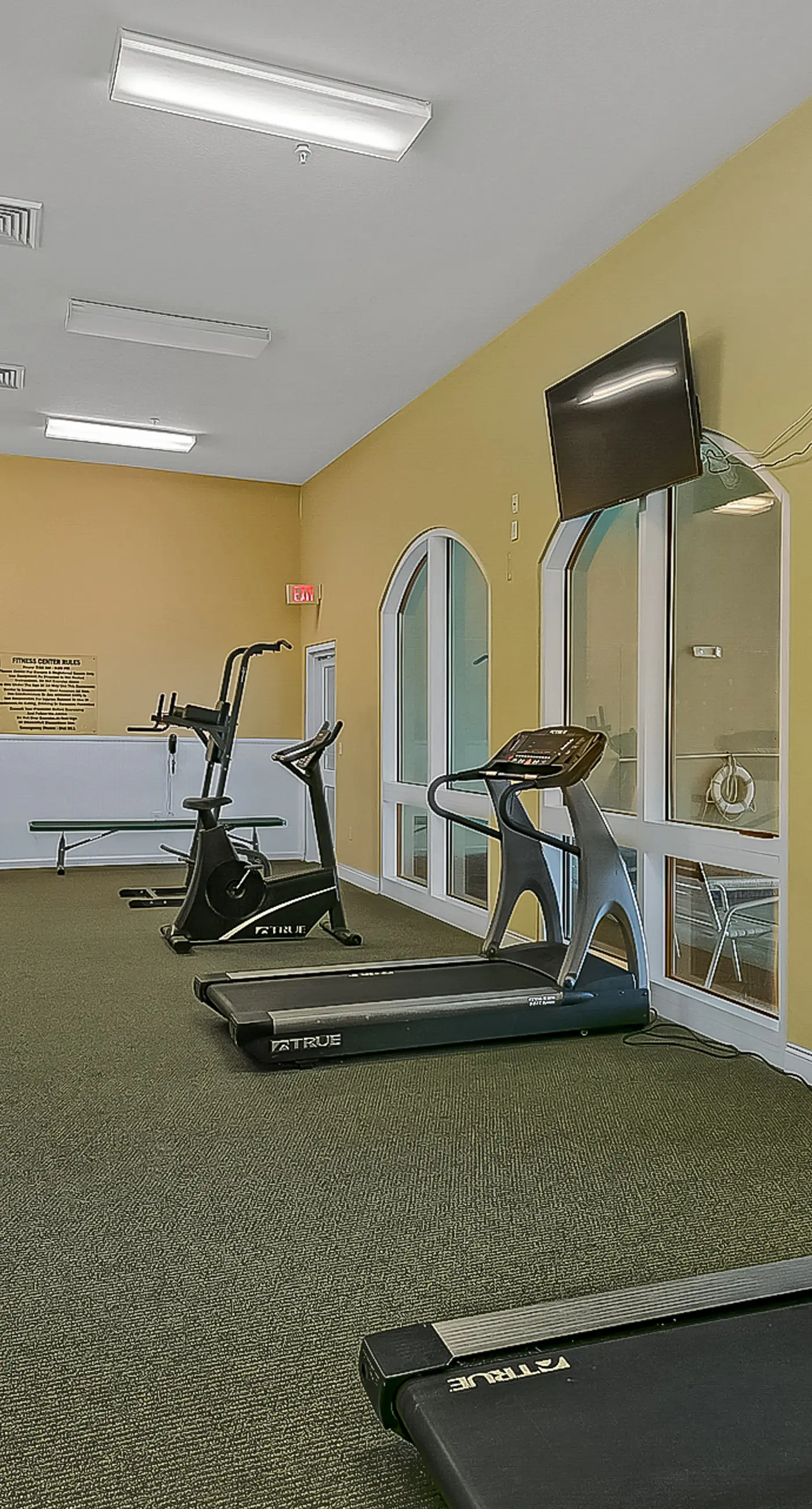 Gulf-front 21st-floor condo with hot tub, pool, tennis, gym, balcony, beach view