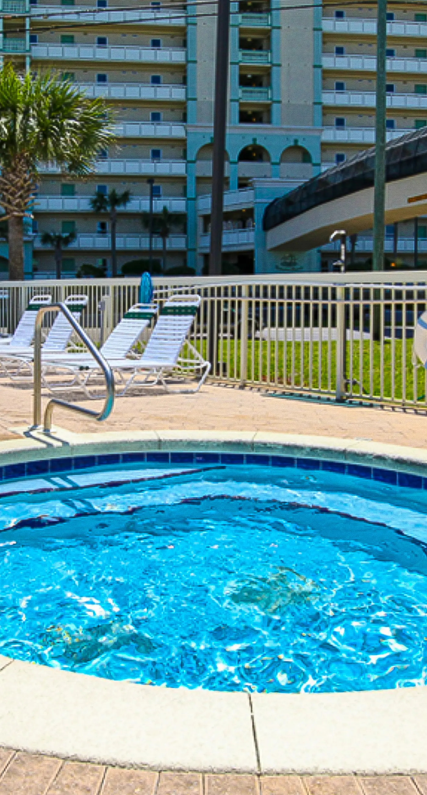 Gulf-front 21st-floor condo with hot tub, pool, tennis, gym, balcony, beach view