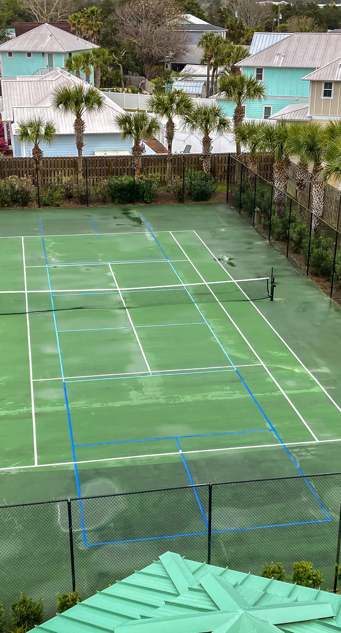 Gulf-front 21st-floor condo with hot tub, pool, tennis, gym, balcony, beach view
