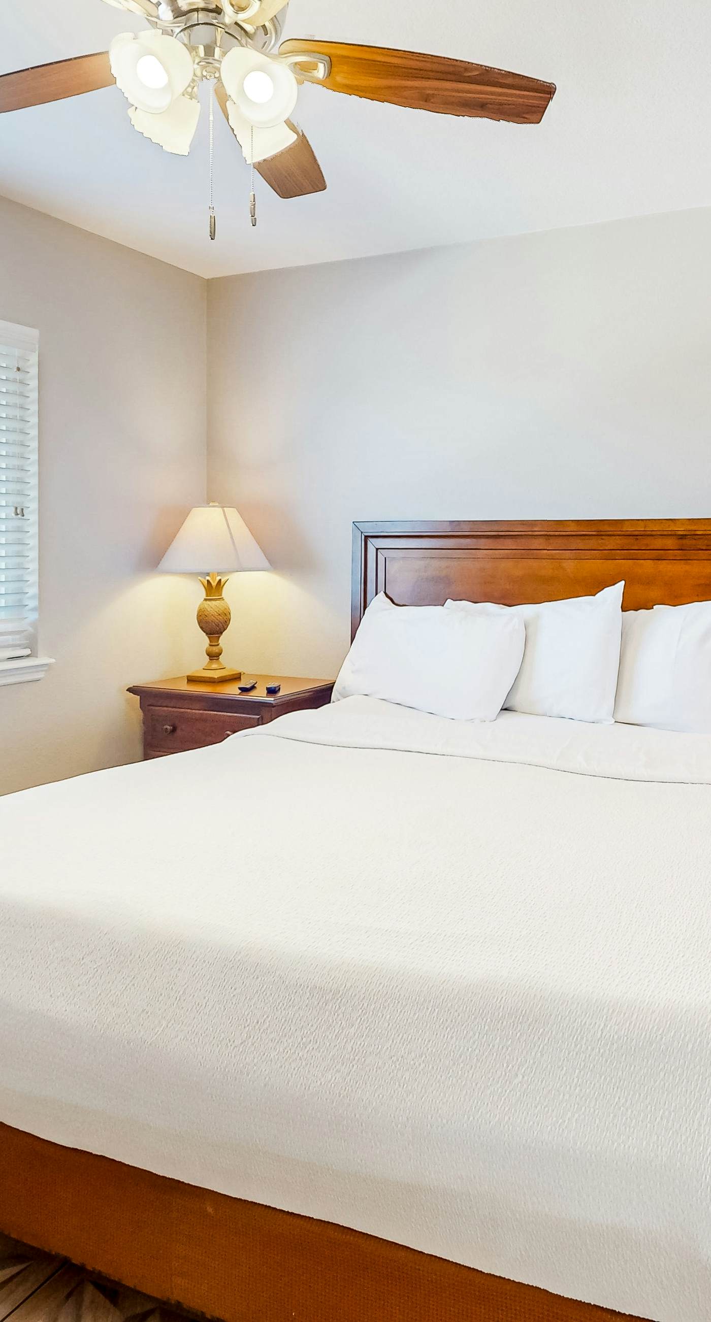 Beachfront 16th-floor condo with Gulf views, pool, game room, balcony, gym, W&D