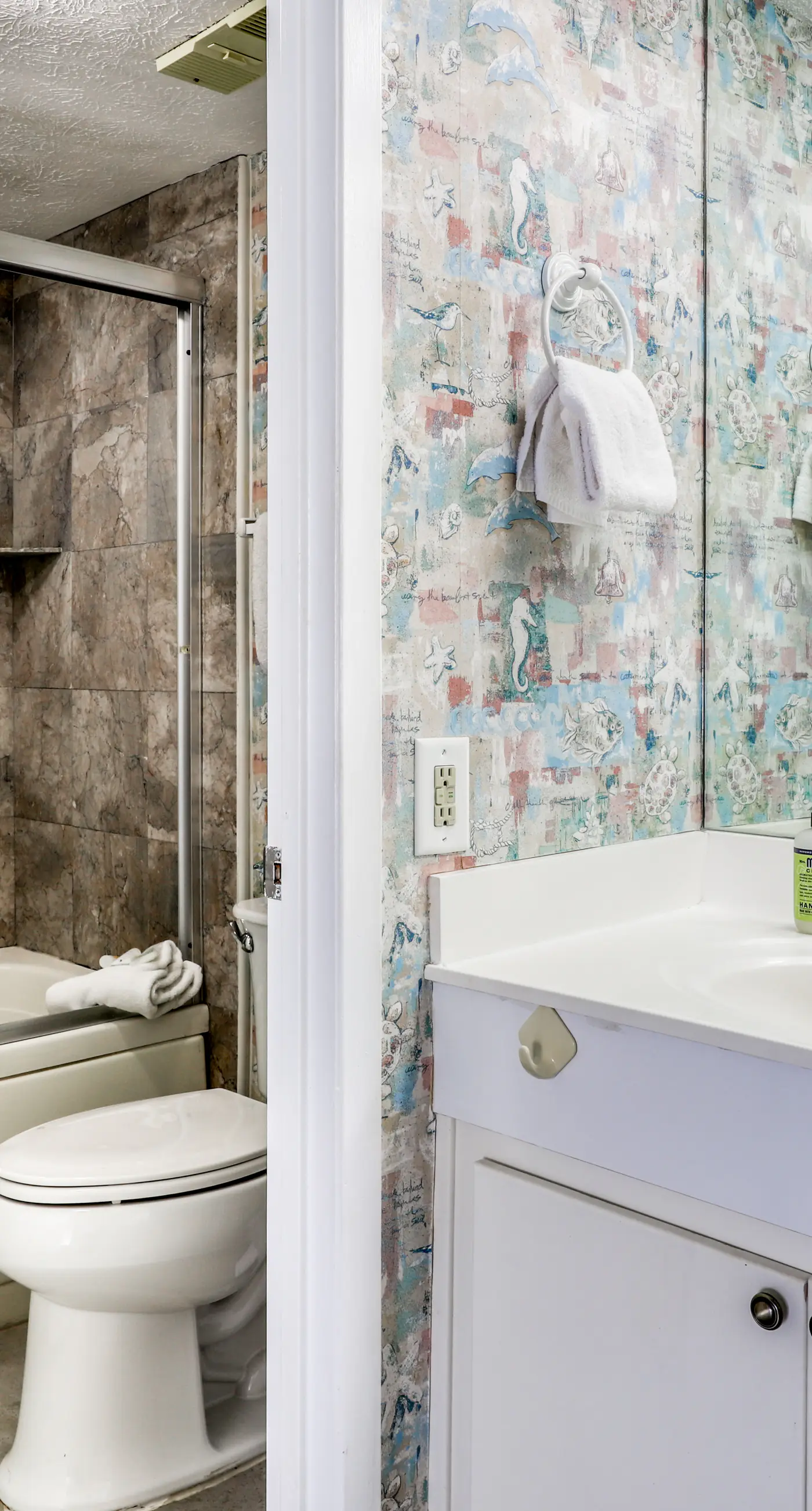 Gulf-front condo with view, 3 resort pools, tennis & 1,500 ft of resort beachfront