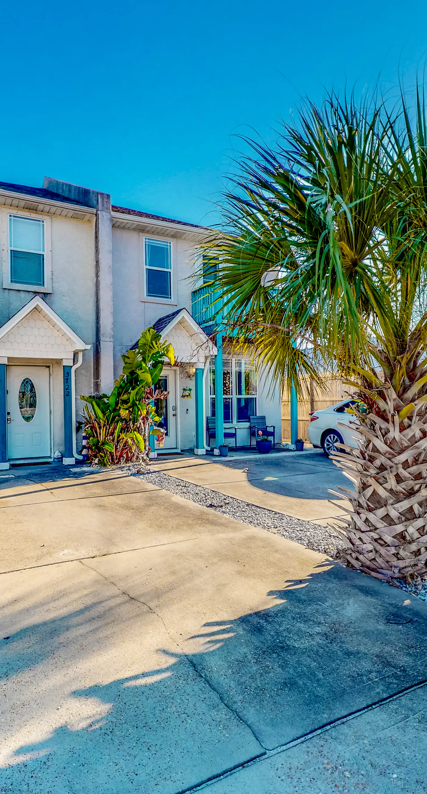 Lovely coastal home close to the beach and everything